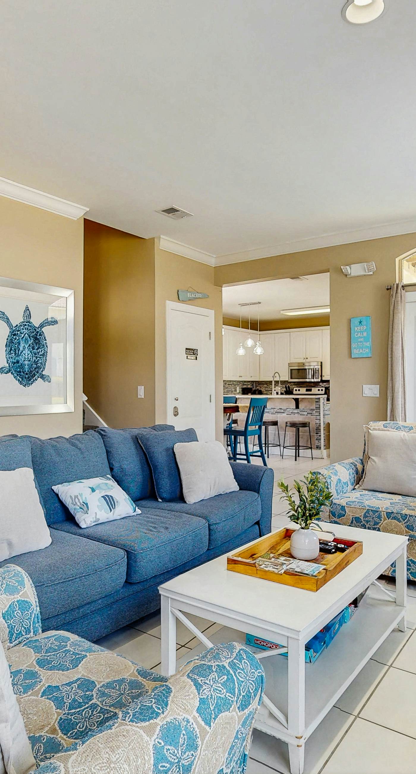 Exceptional private home pet friendly with private patio and shared pool