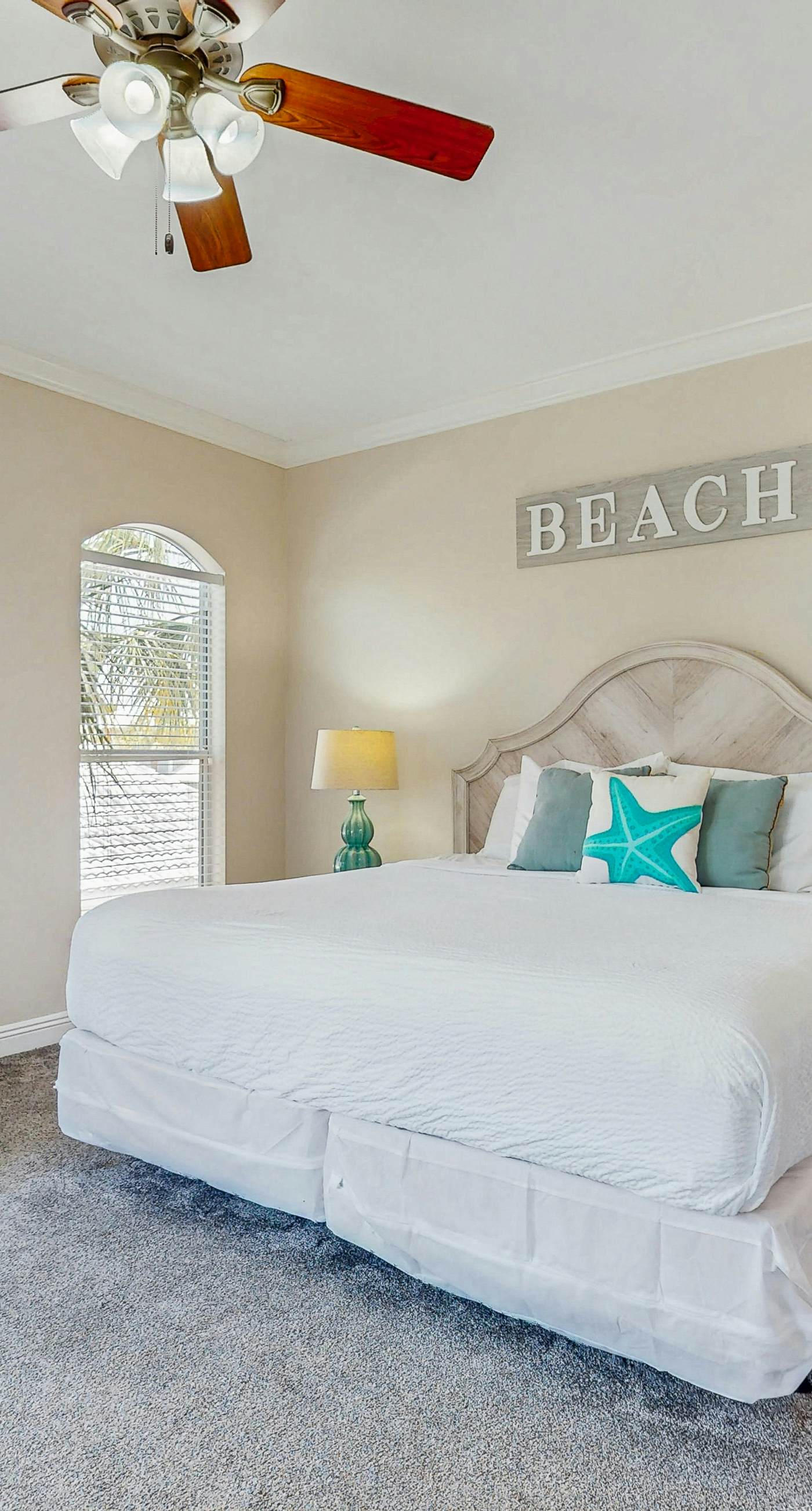 Exceptional private home pet friendly with private patio and shared pool