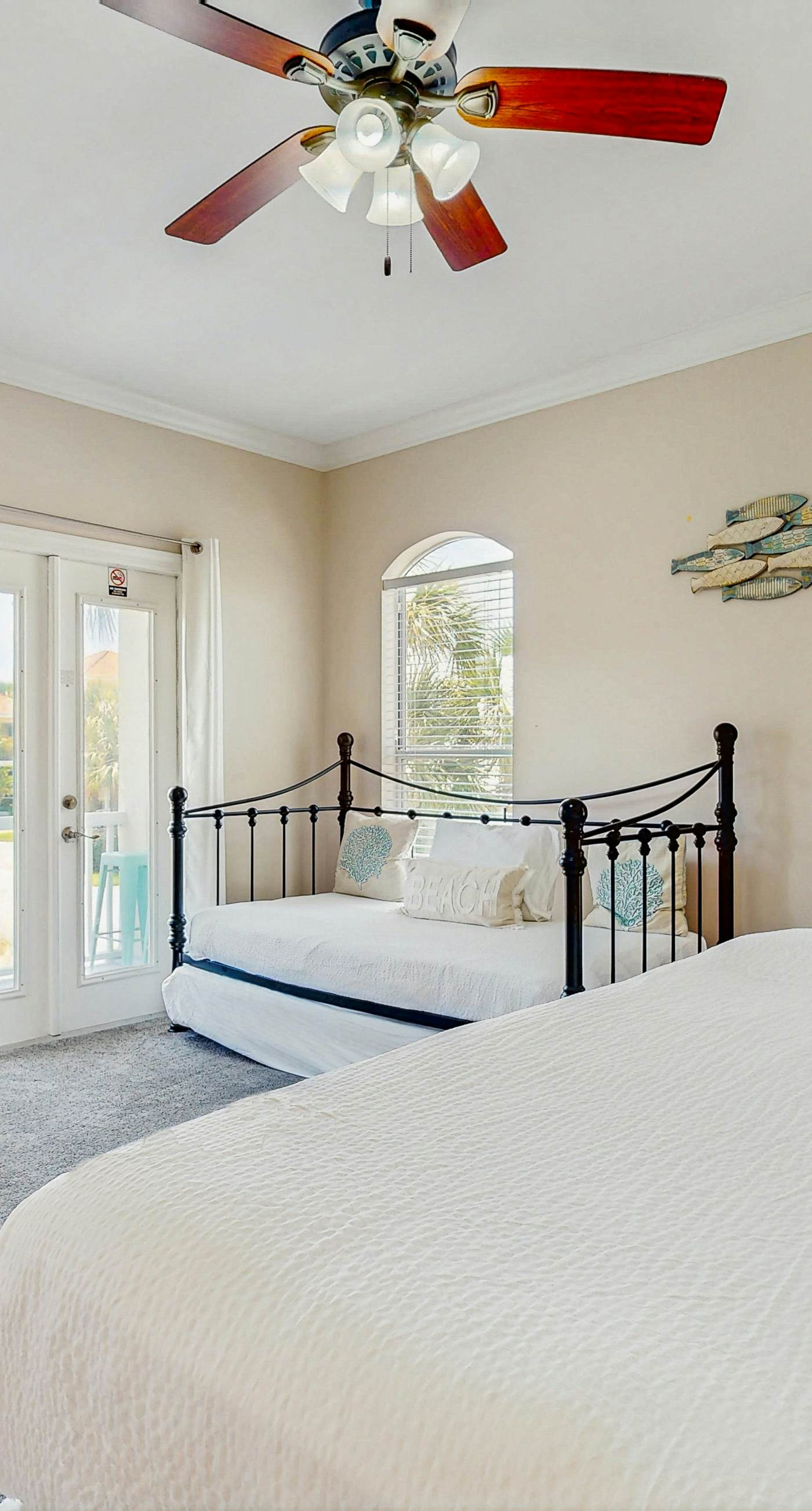 Exceptional private home pet friendly with private patio and shared pool