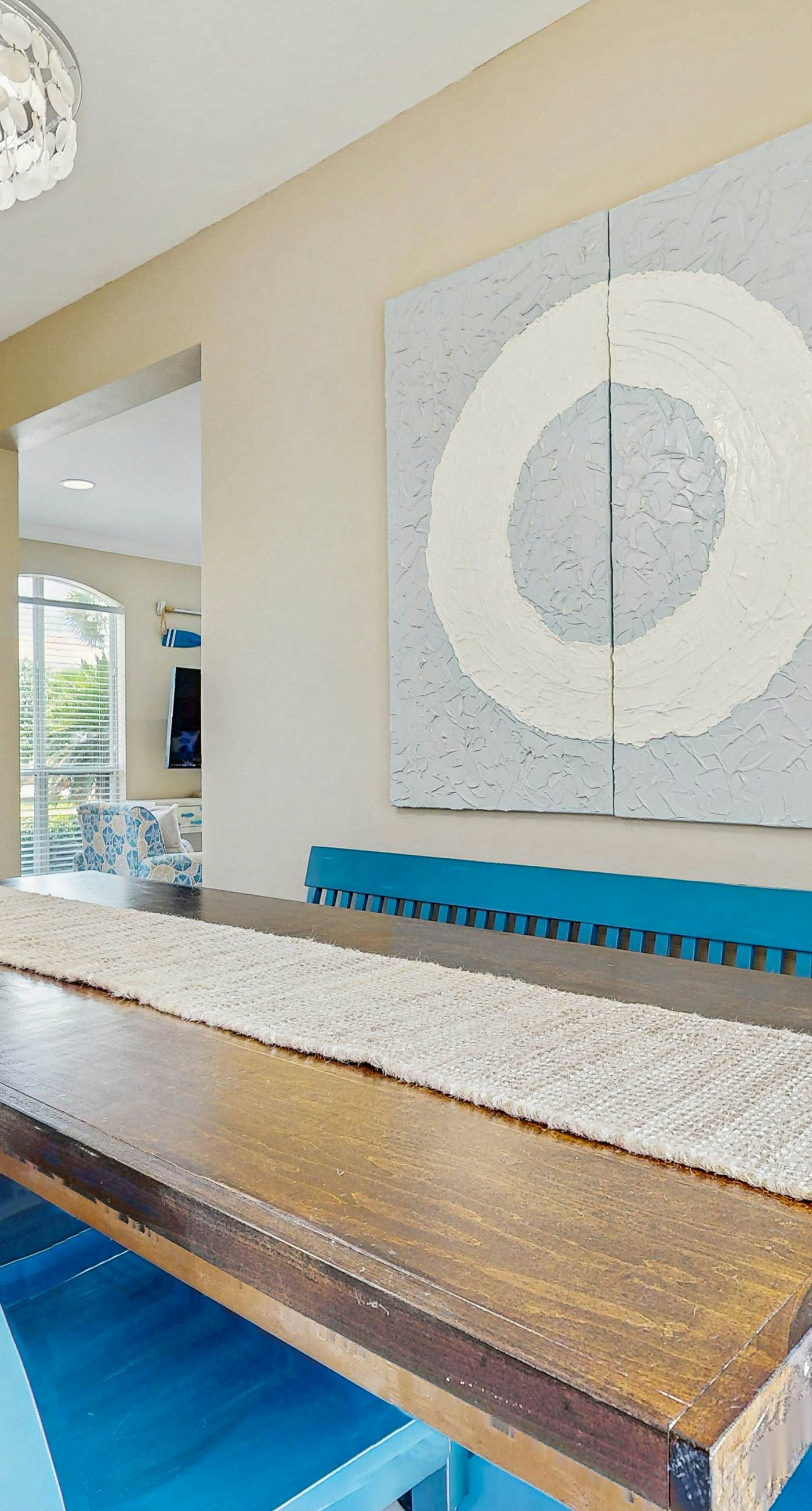 Exceptional private home pet friendly with private patio and shared pool