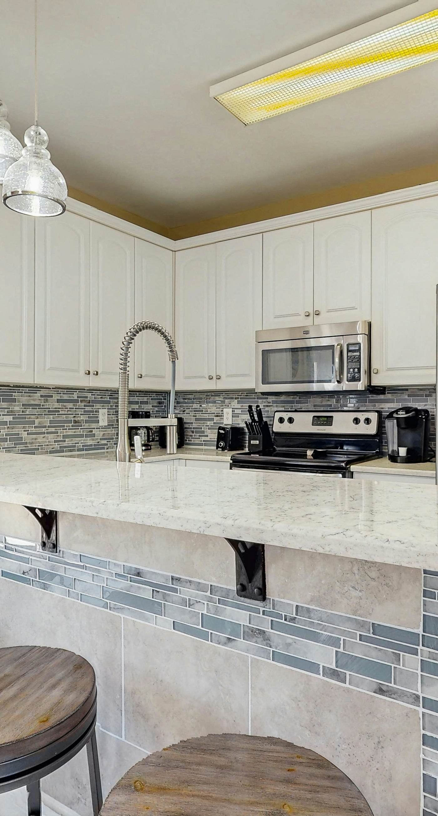 Exceptional private home pet friendly with private patio and shared pool