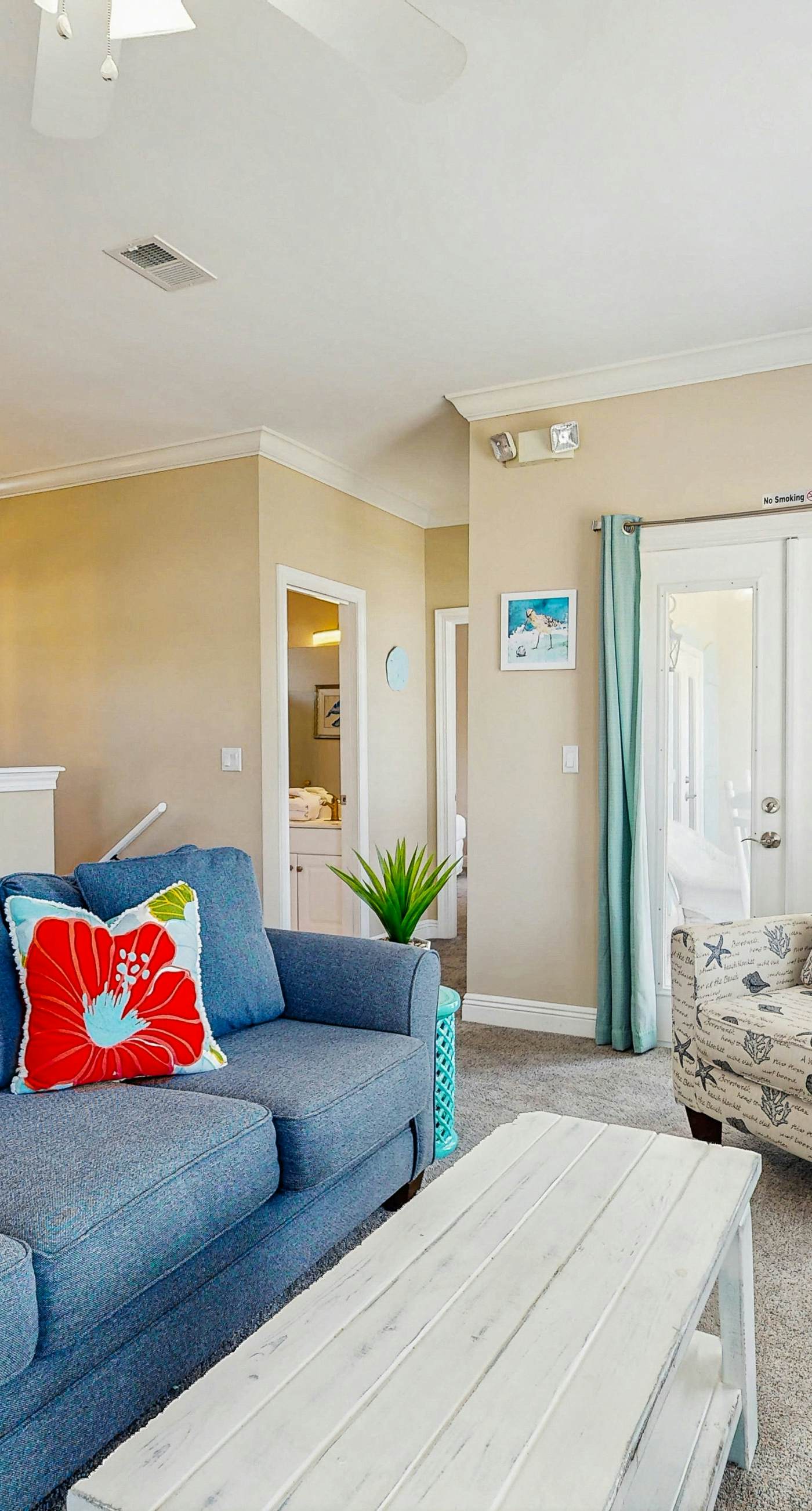 Exceptional private home pet friendly with private patio and shared pool