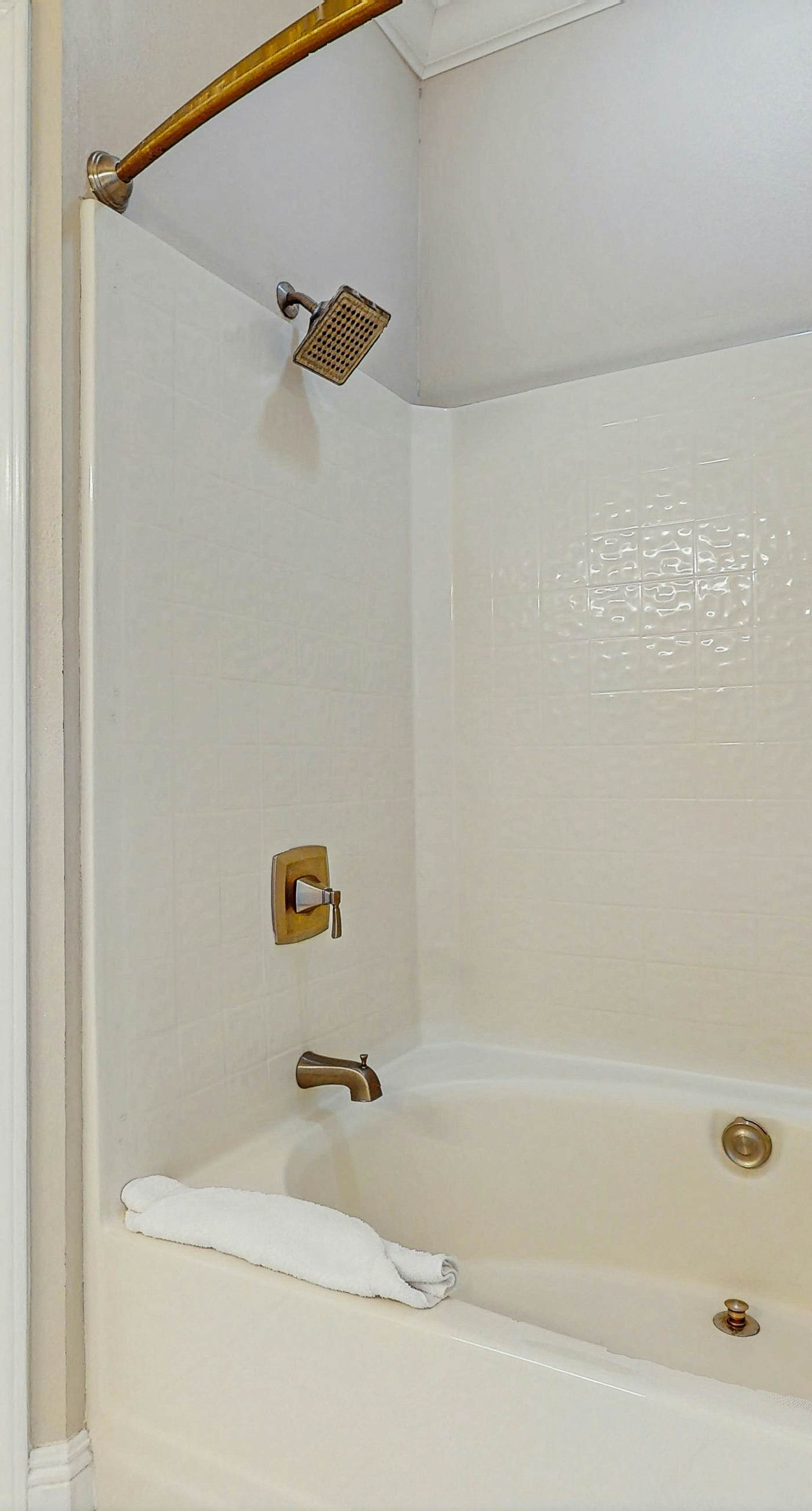 Exceptional private home pet friendly with private patio and shared pool