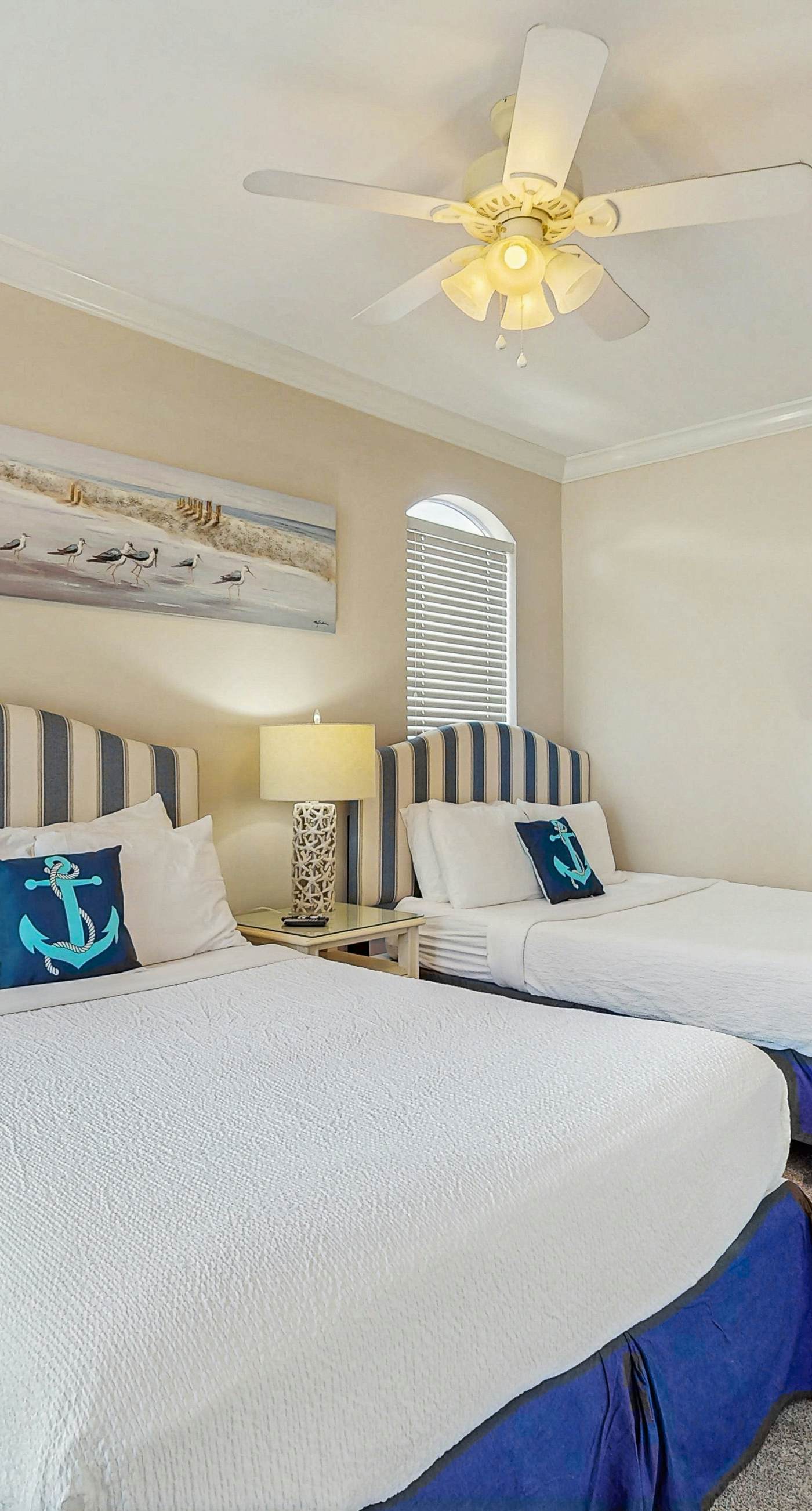 Exceptional private home pet friendly with private patio and shared pool