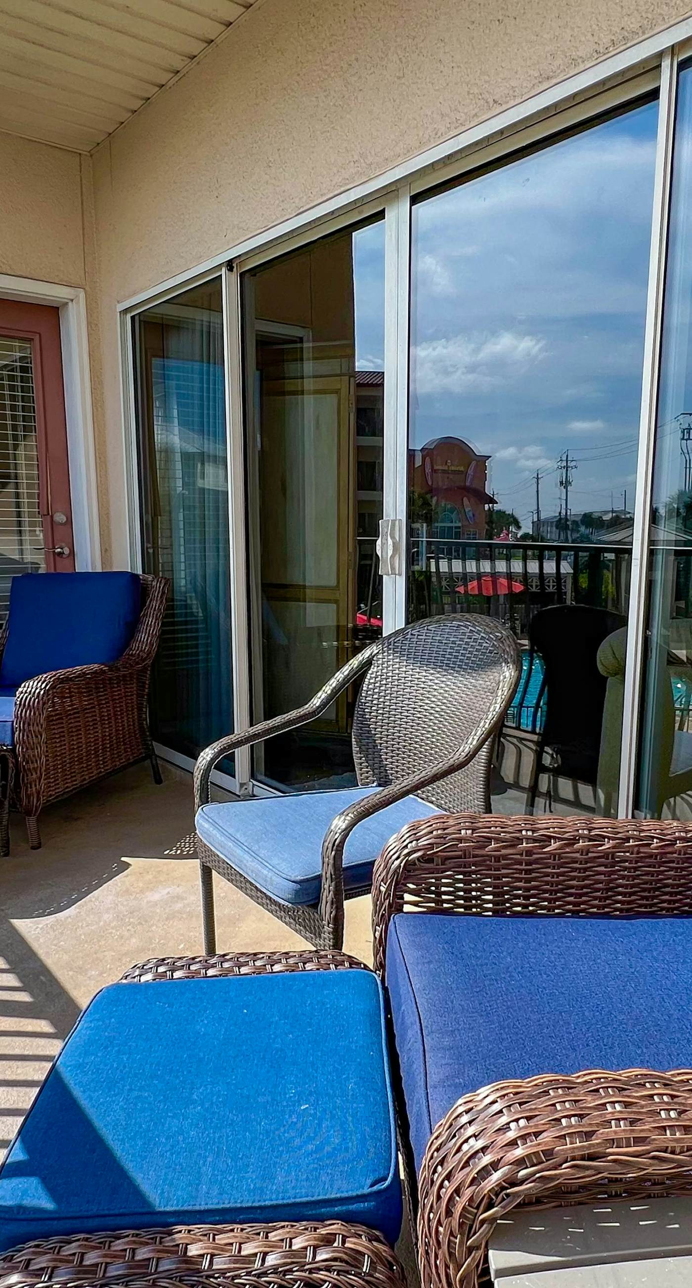 Dog-friendly condo with pool, hot tub, private balcony, AC, & washer&dryer