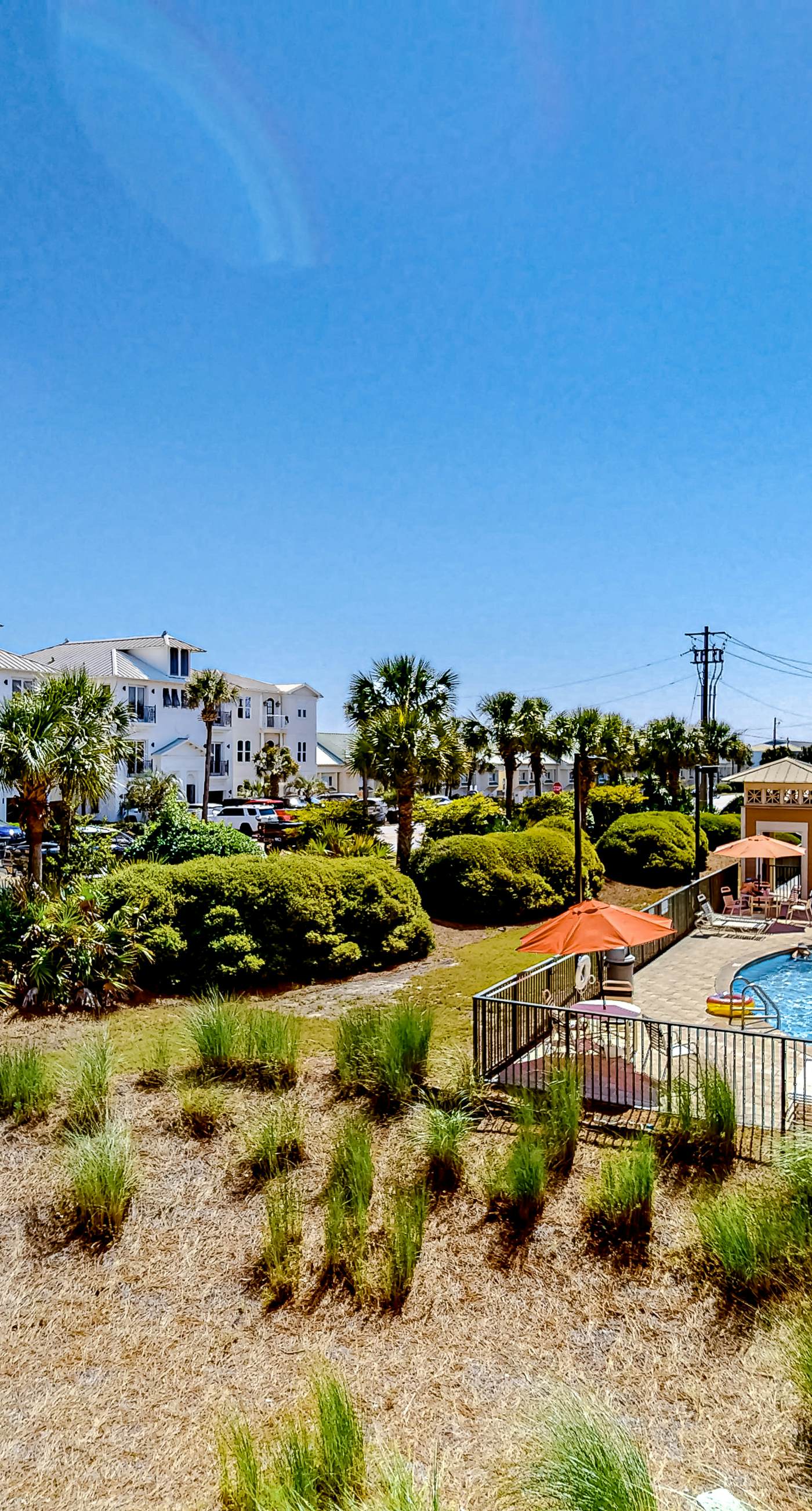 Dog-friendly condo with pool, hot tub, private balcony, AC, & washer&dryer