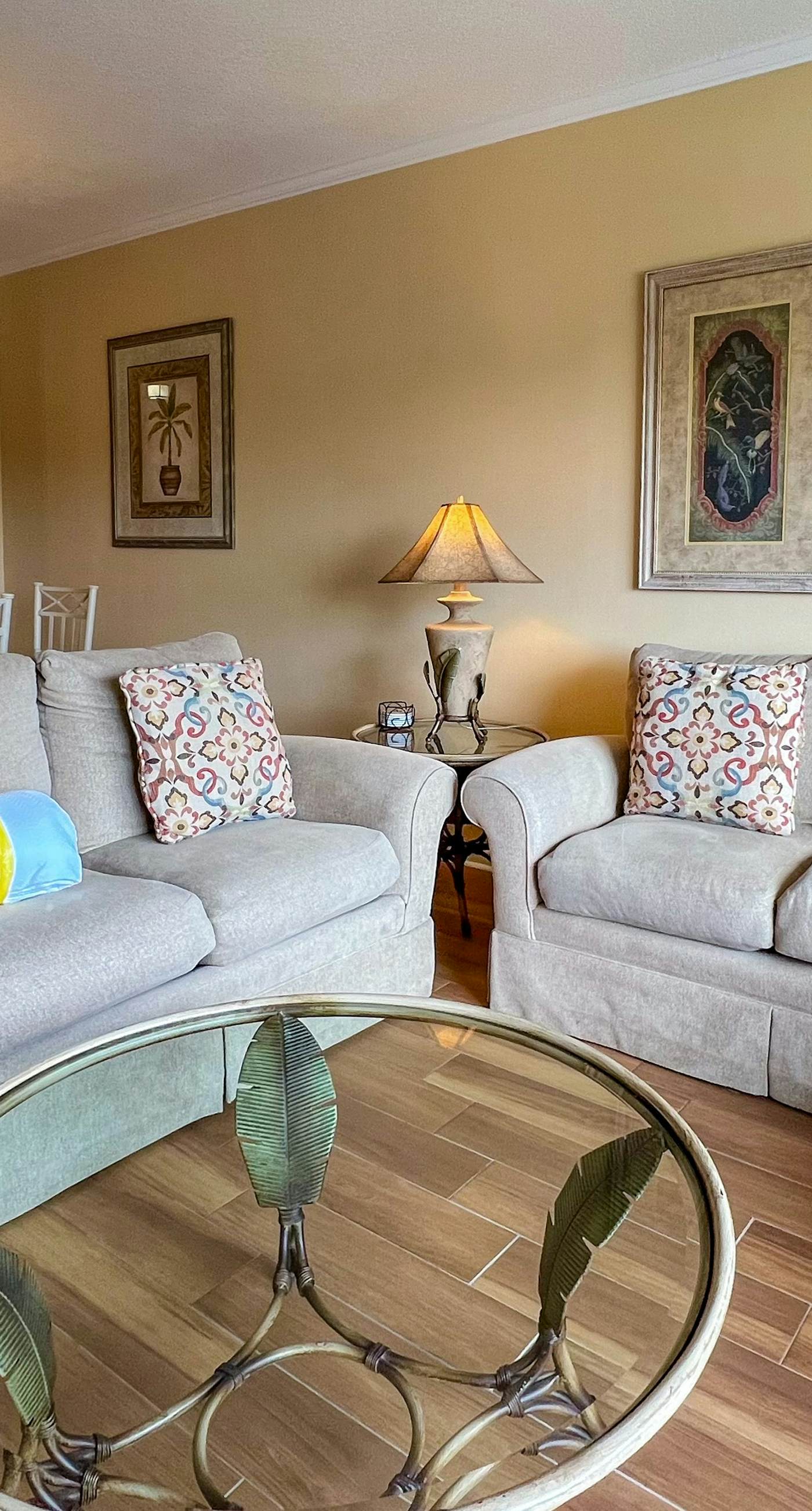 Dog-friendly condo with pool, hot tub, private balcony, AC, & washer&dryer