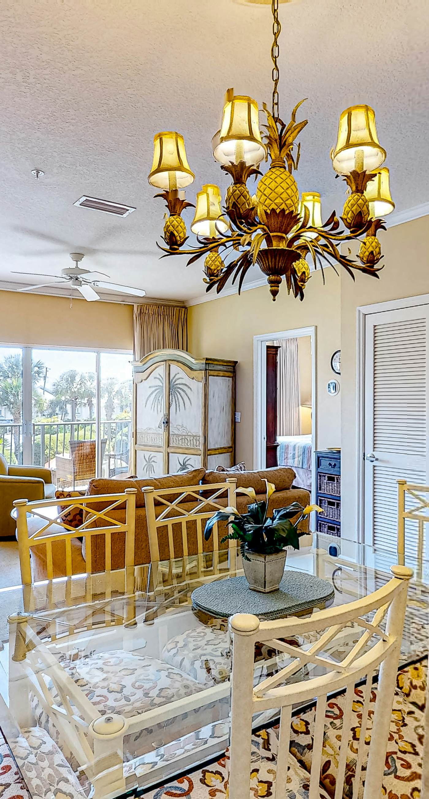 Dog-friendly condo with pool, hot tub, private balcony, AC, & washer&dryer