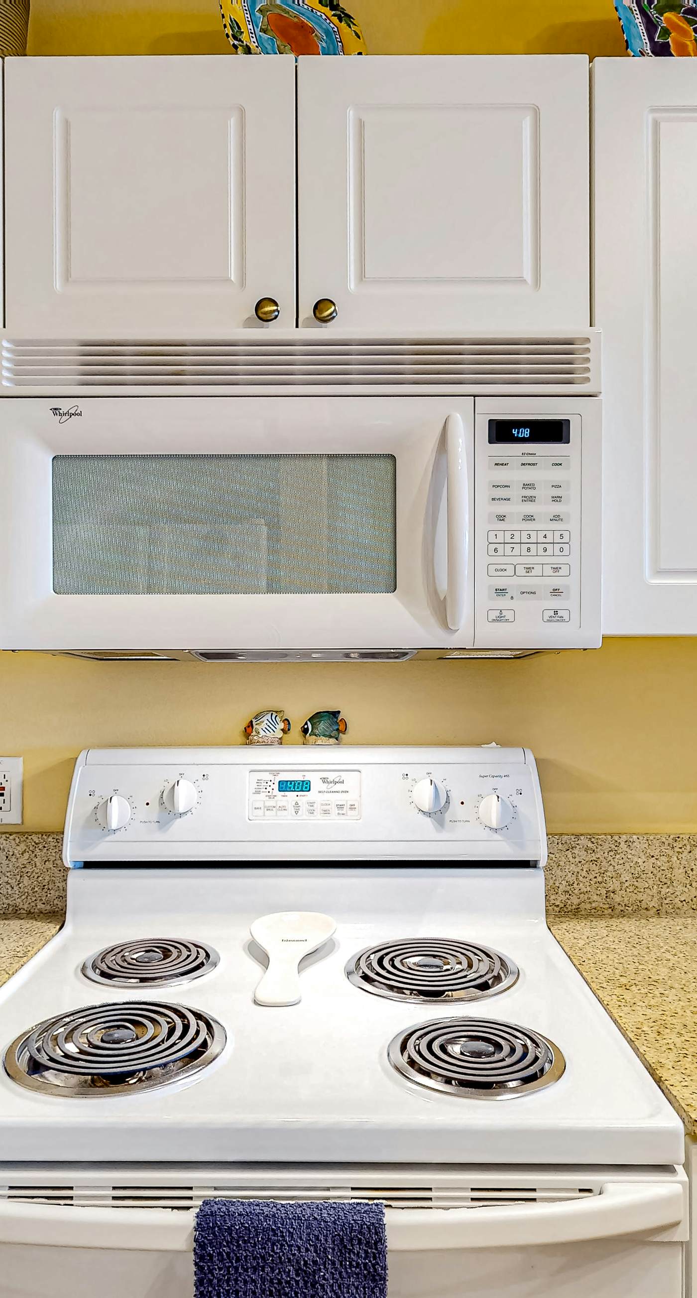 Dog-friendly condo with pool, hot tub, private balcony, AC, & washer&dryer