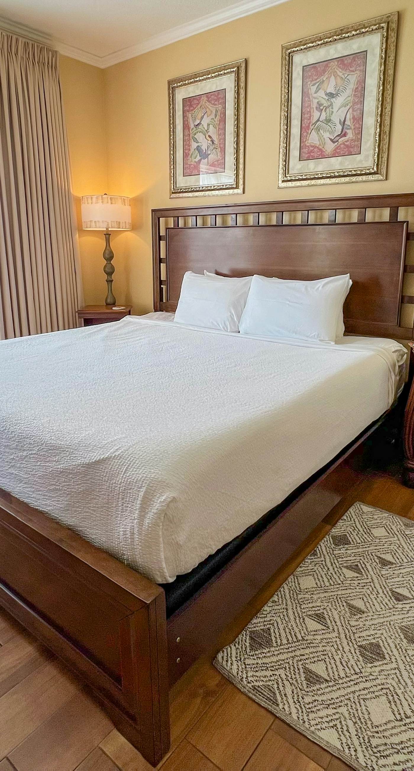 Dog-friendly condo with pool, hot tub, private balcony, AC, & washer&dryer