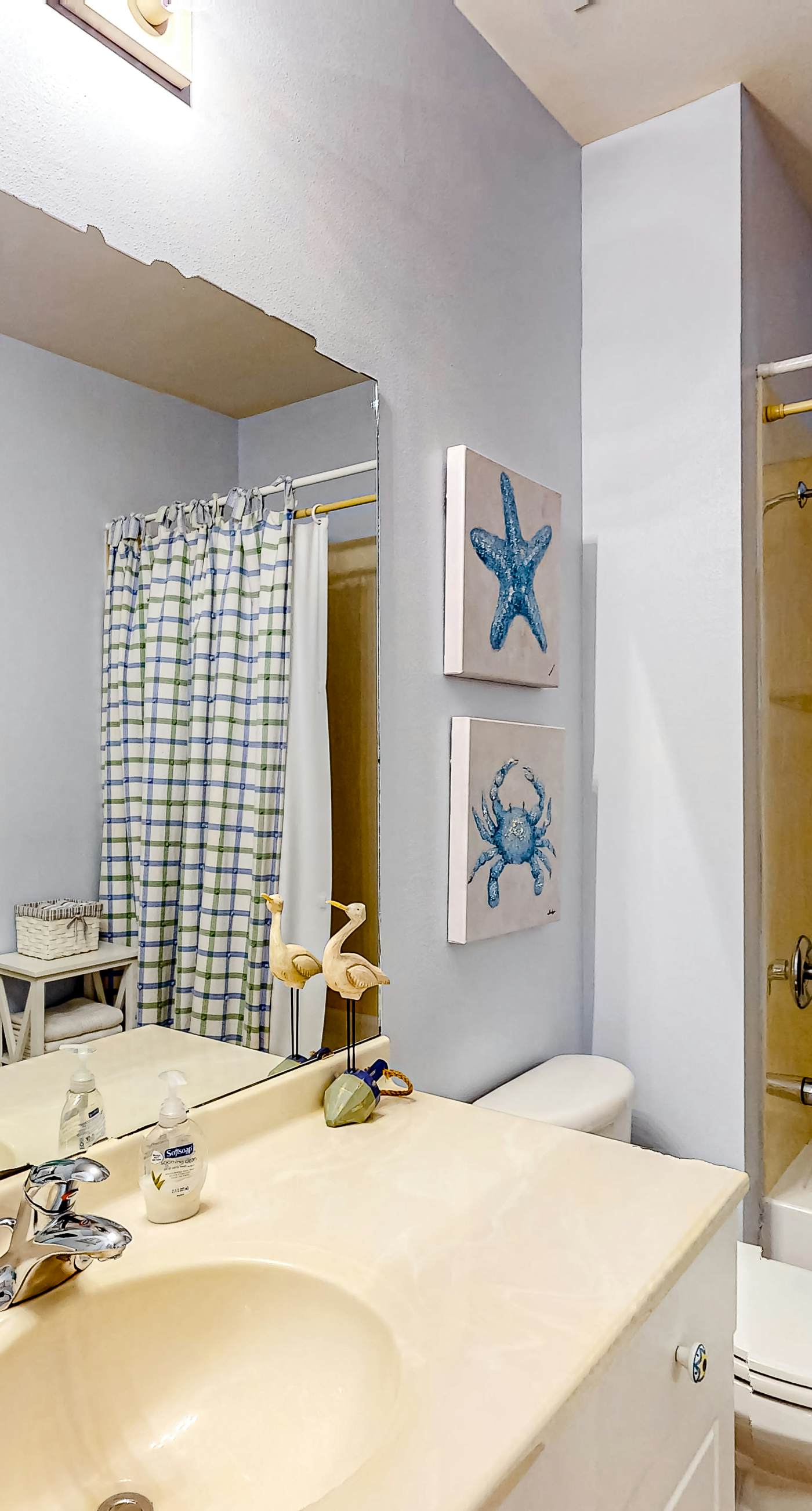 Dog-friendly condo with pool, hot tub, private balcony, AC, & washer&dryer