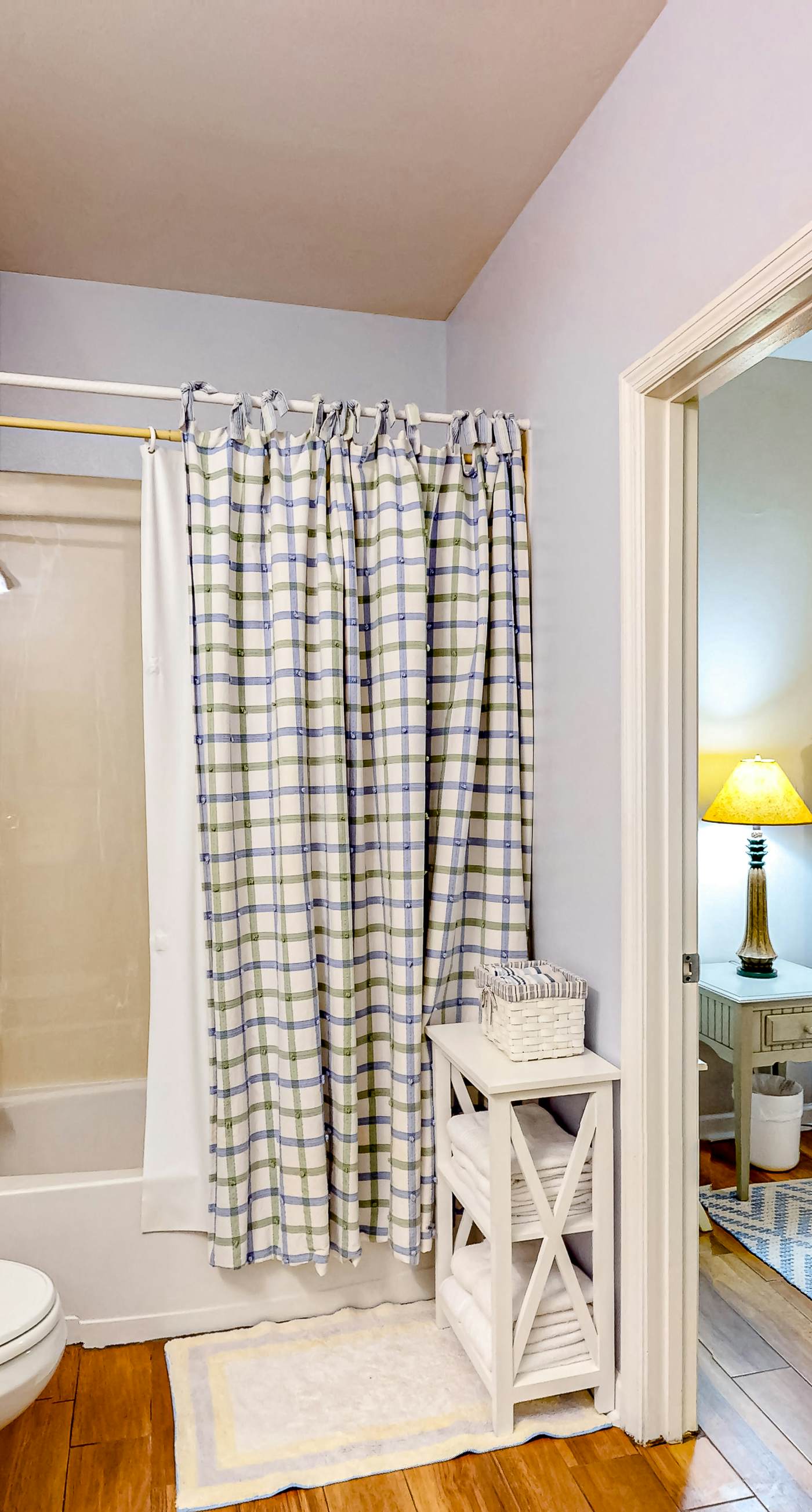 Dog-friendly condo with pool, hot tub, private balcony, AC, & washer&dryer