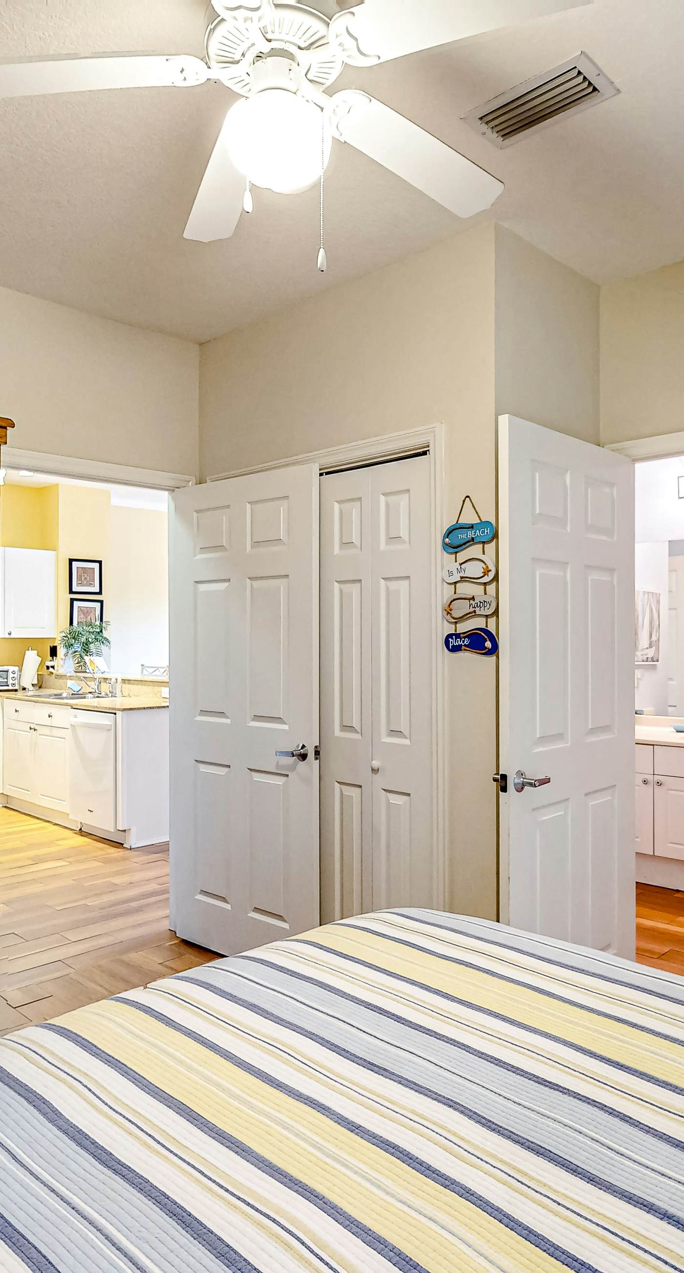 Dog-friendly condo with pool, hot tub, private balcony, AC, & washer&dryer