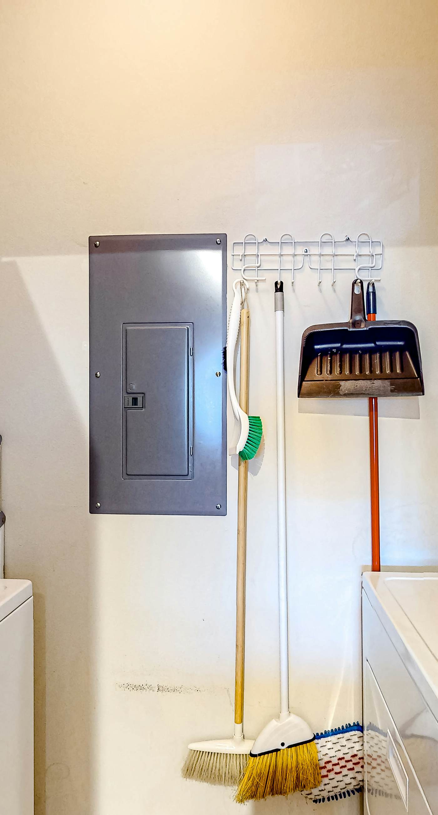 Dog-friendly condo with pool, hot tub, private balcony, AC, & washer&dryer