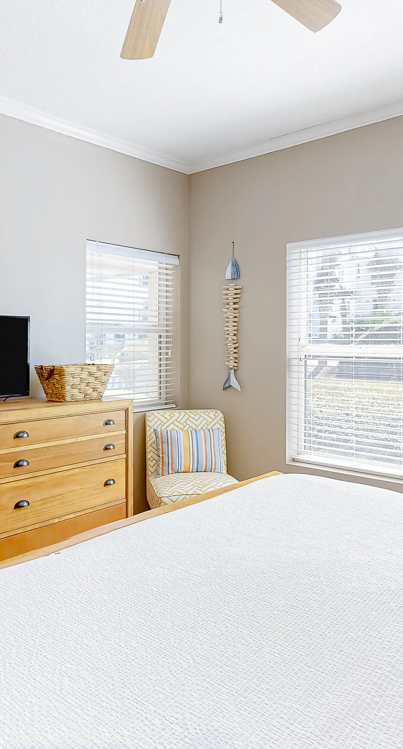 Updated ground floor beachside condo with private beach access & patio
