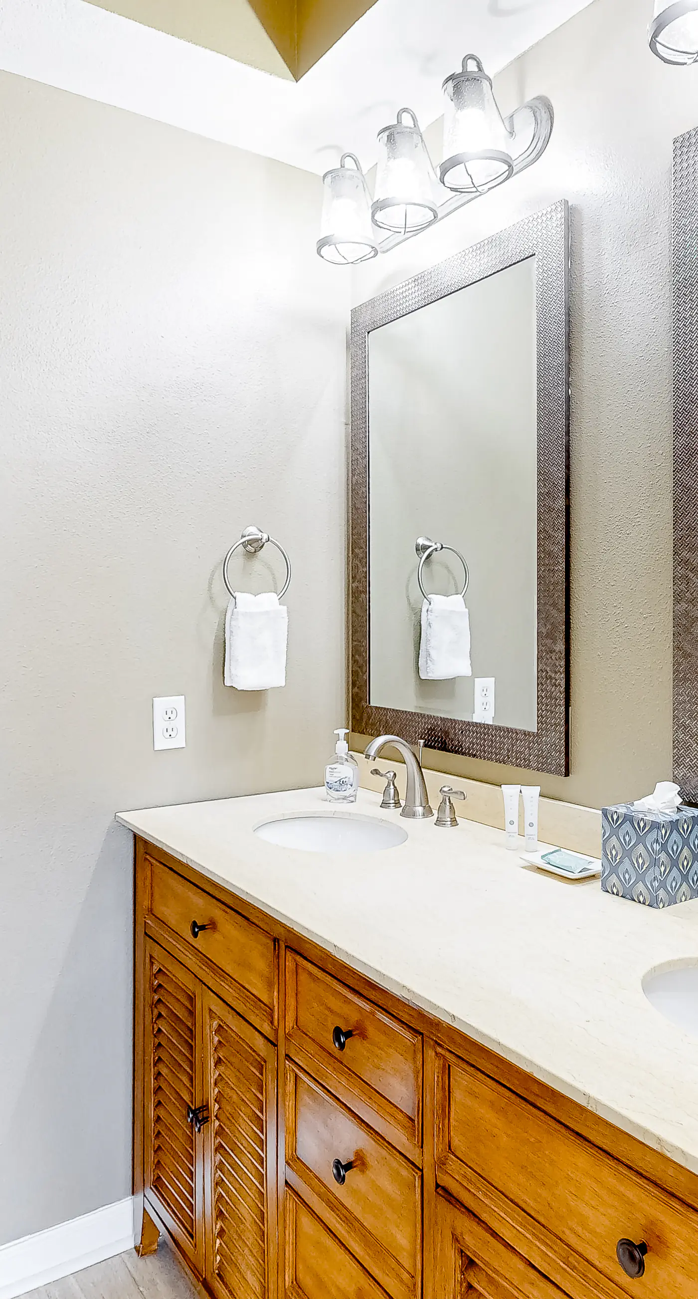 Updated ground floor beachside condo with private beach access & patio