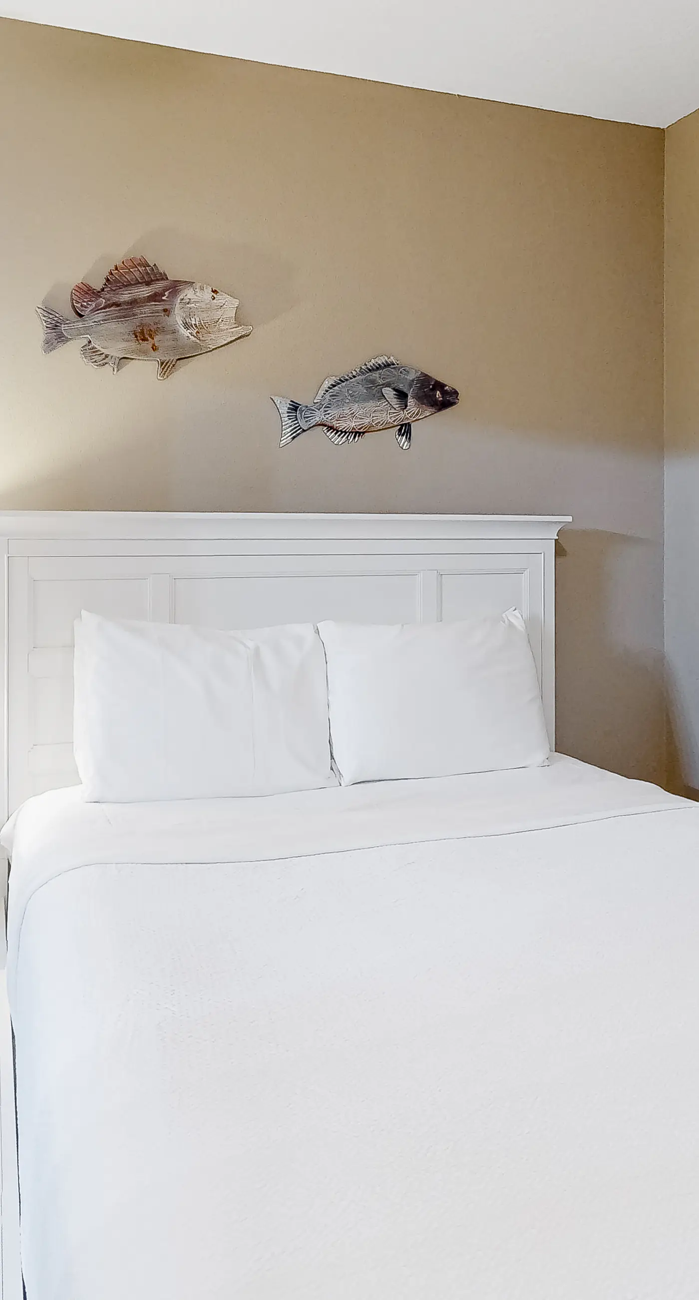 Updated ground floor beachside condo with private beach access & patio