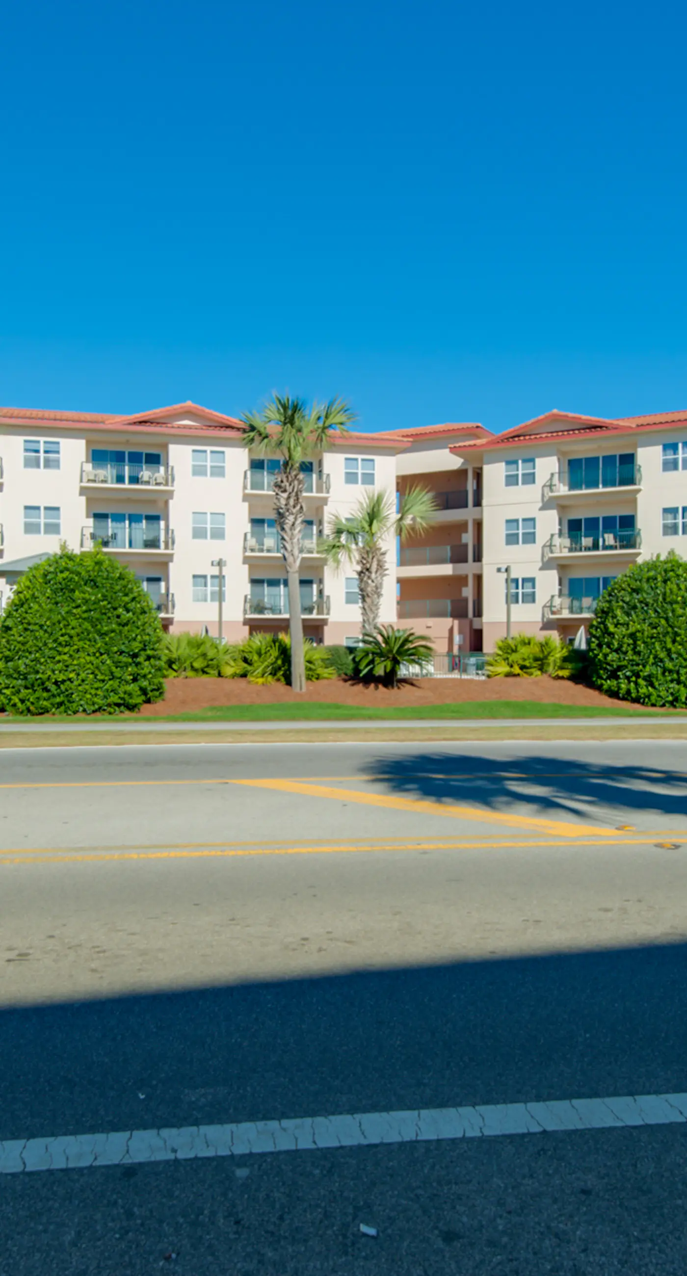 Updated ground floor beachside condo with private beach access & patio