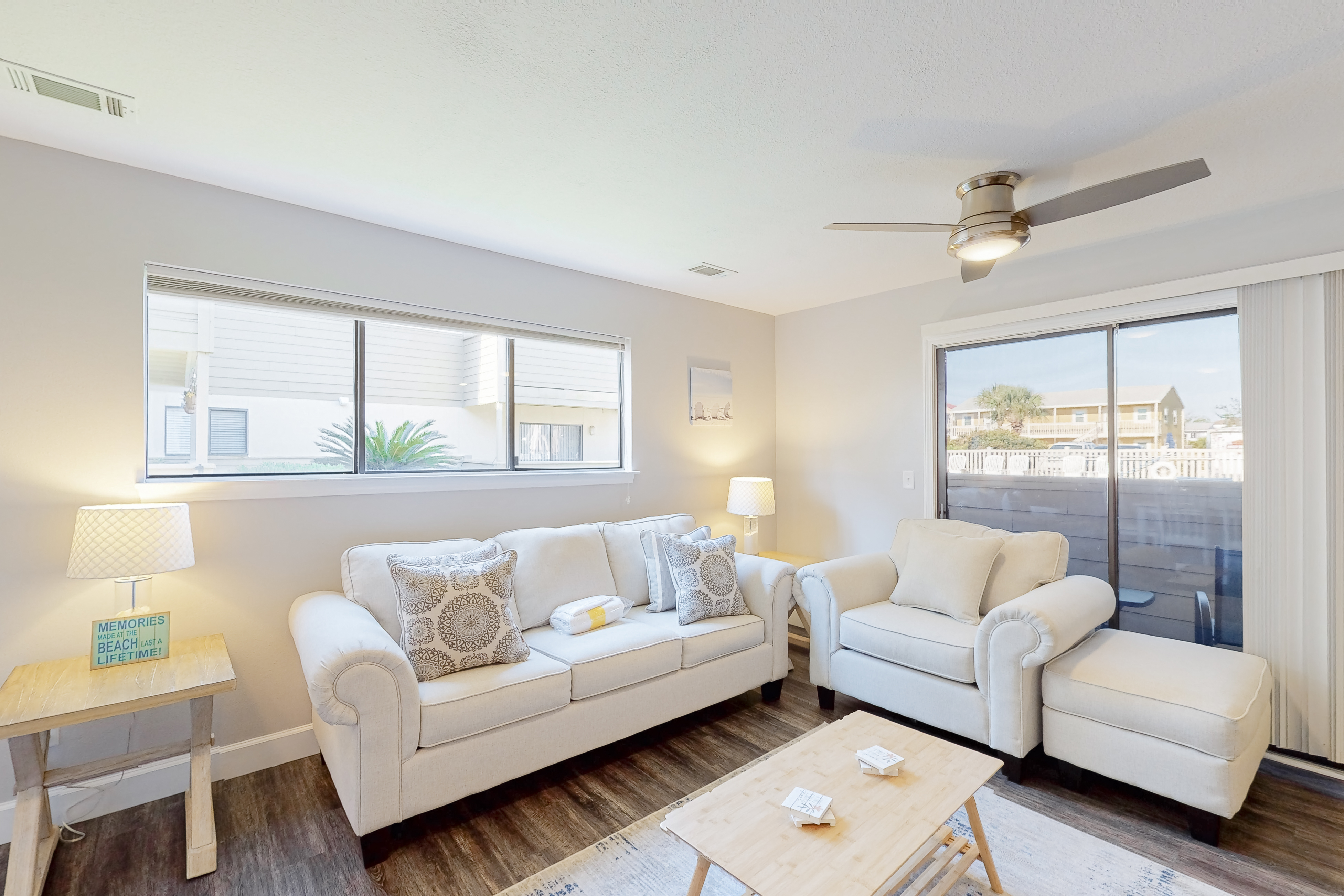 Ground-floor condo near beach with WiFi, central ac, patio, & onsite pool,tennis