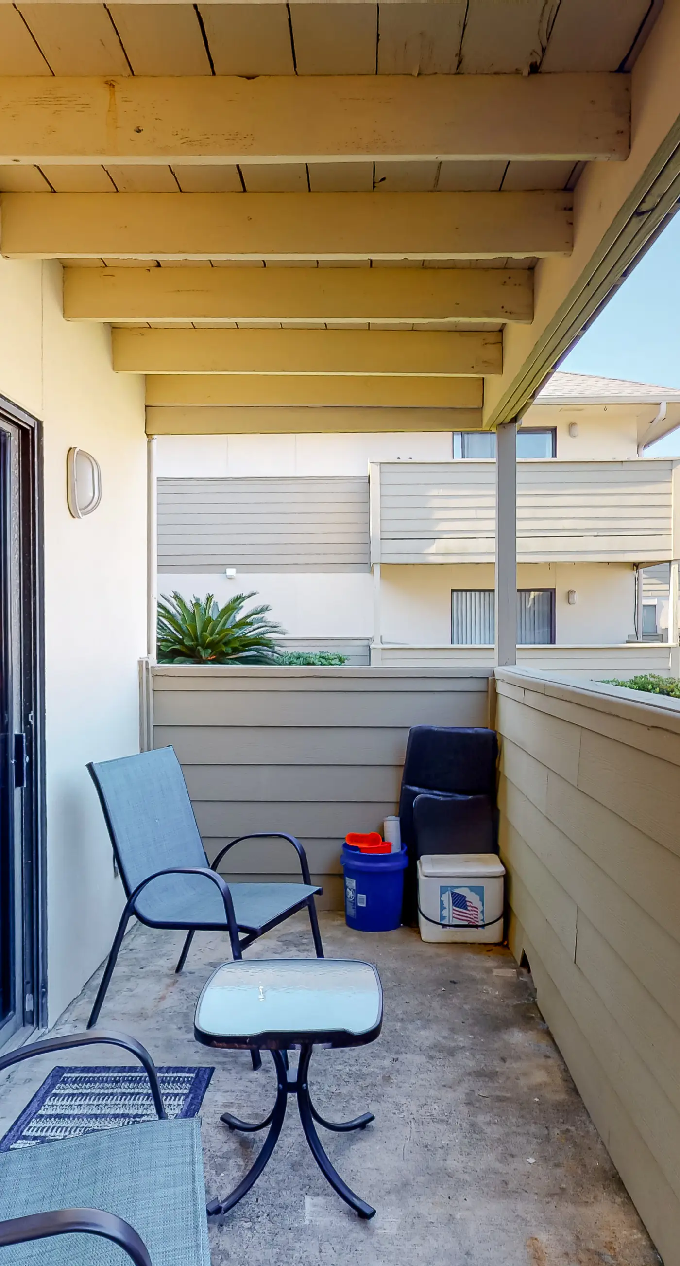 Ground-floor condo near beach with WiFi, central ac, patio, & onsite pool,tennis