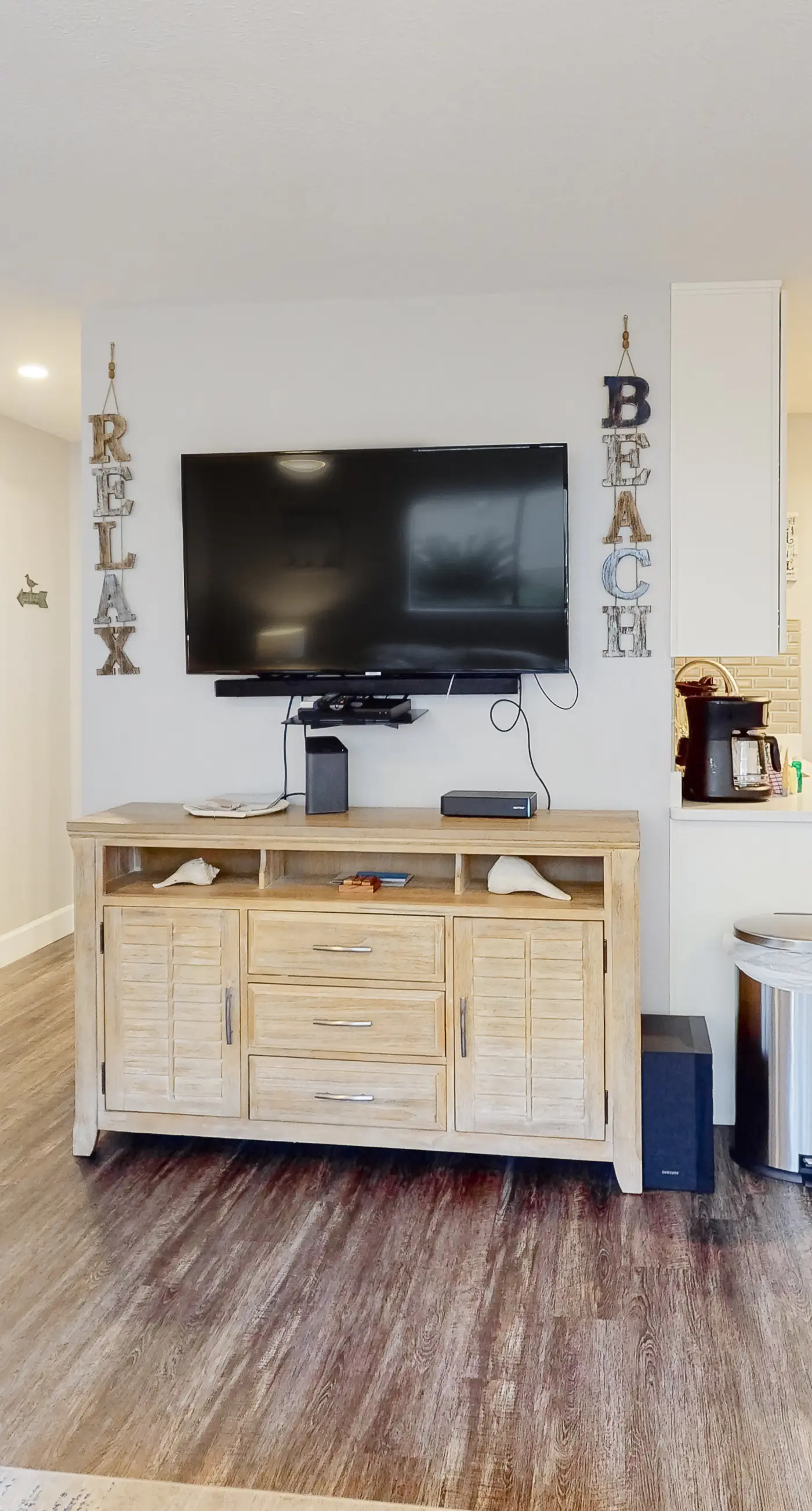 Ground-floor condo near beach with WiFi, central ac, patio, & onsite pool,tennis