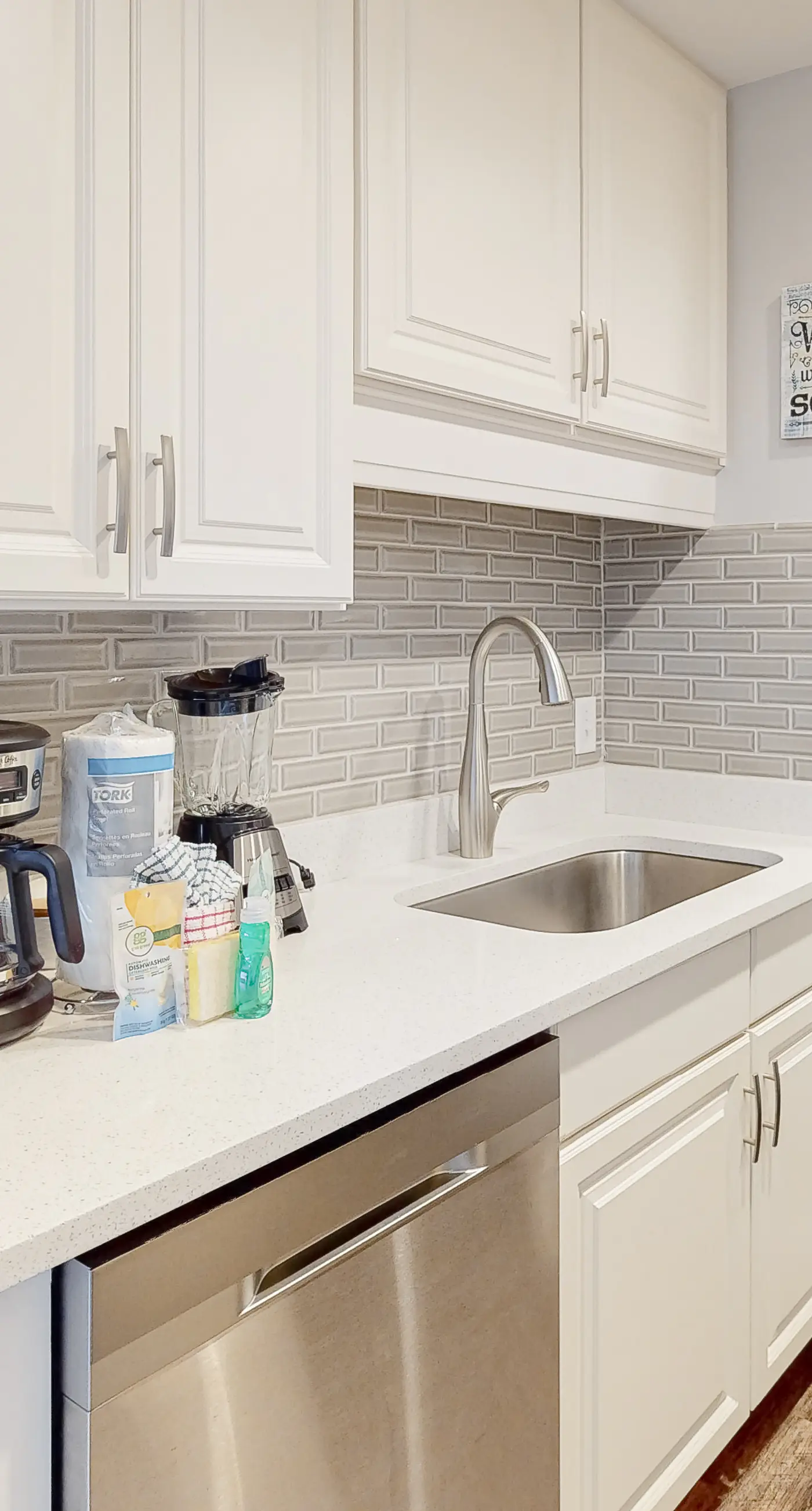 Ground-floor condo near beach with WiFi, central ac, patio, & onsite pool,tennis