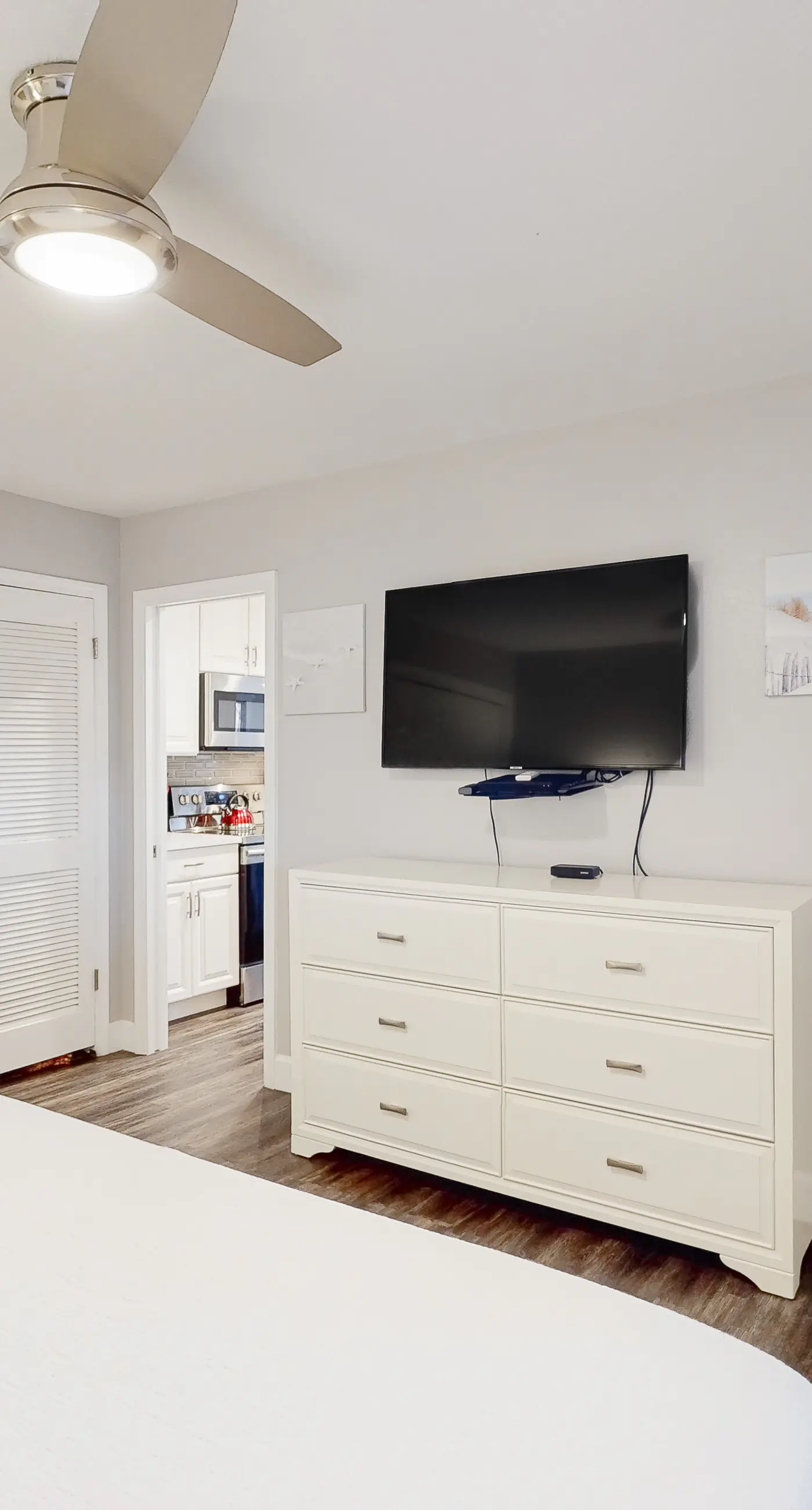 Ground-floor condo near beach with WiFi, central ac, patio, & onsite pool,tennis