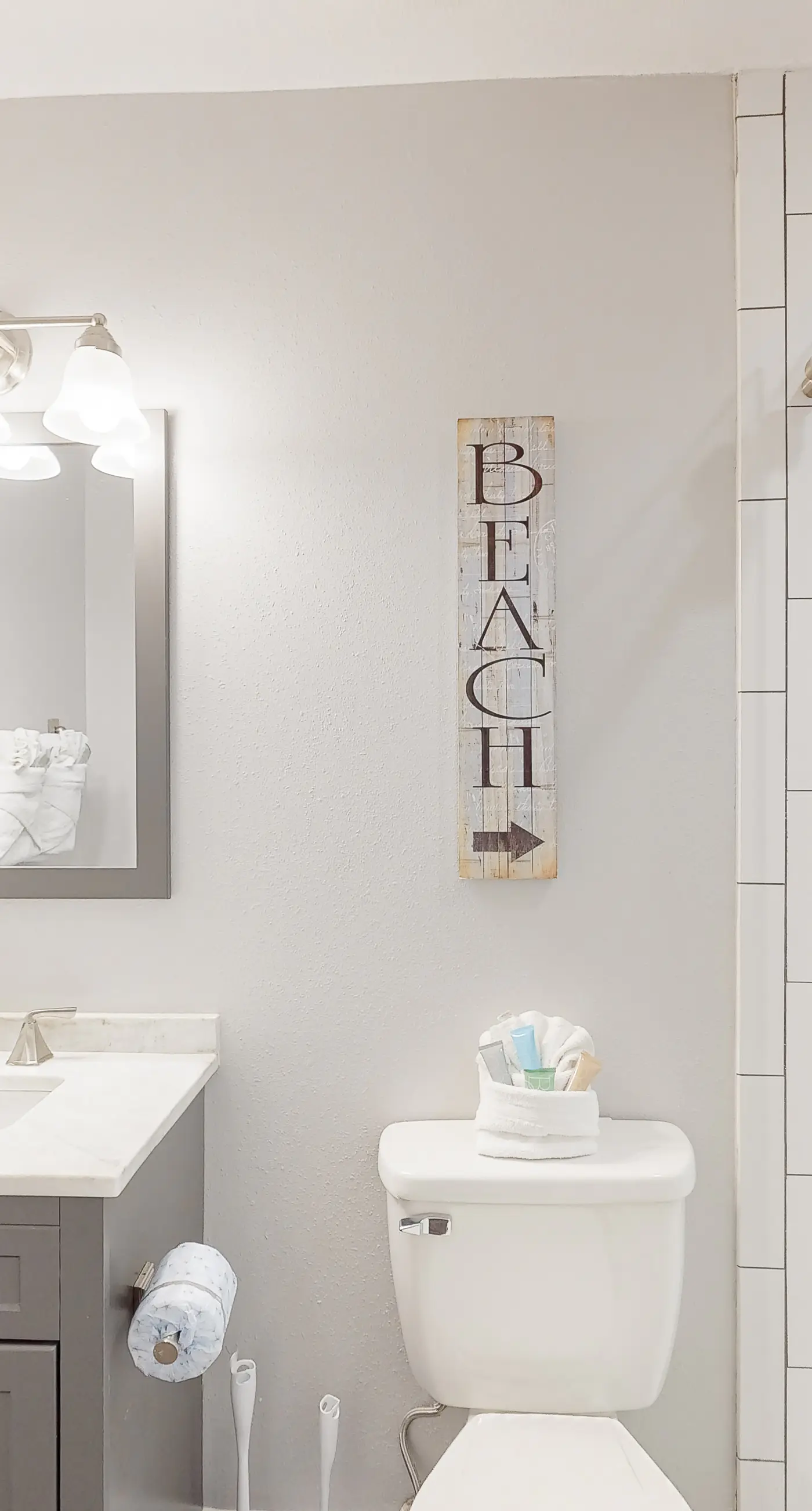 Ground-floor condo near beach with WiFi, central ac, patio, & onsite pool,tennis