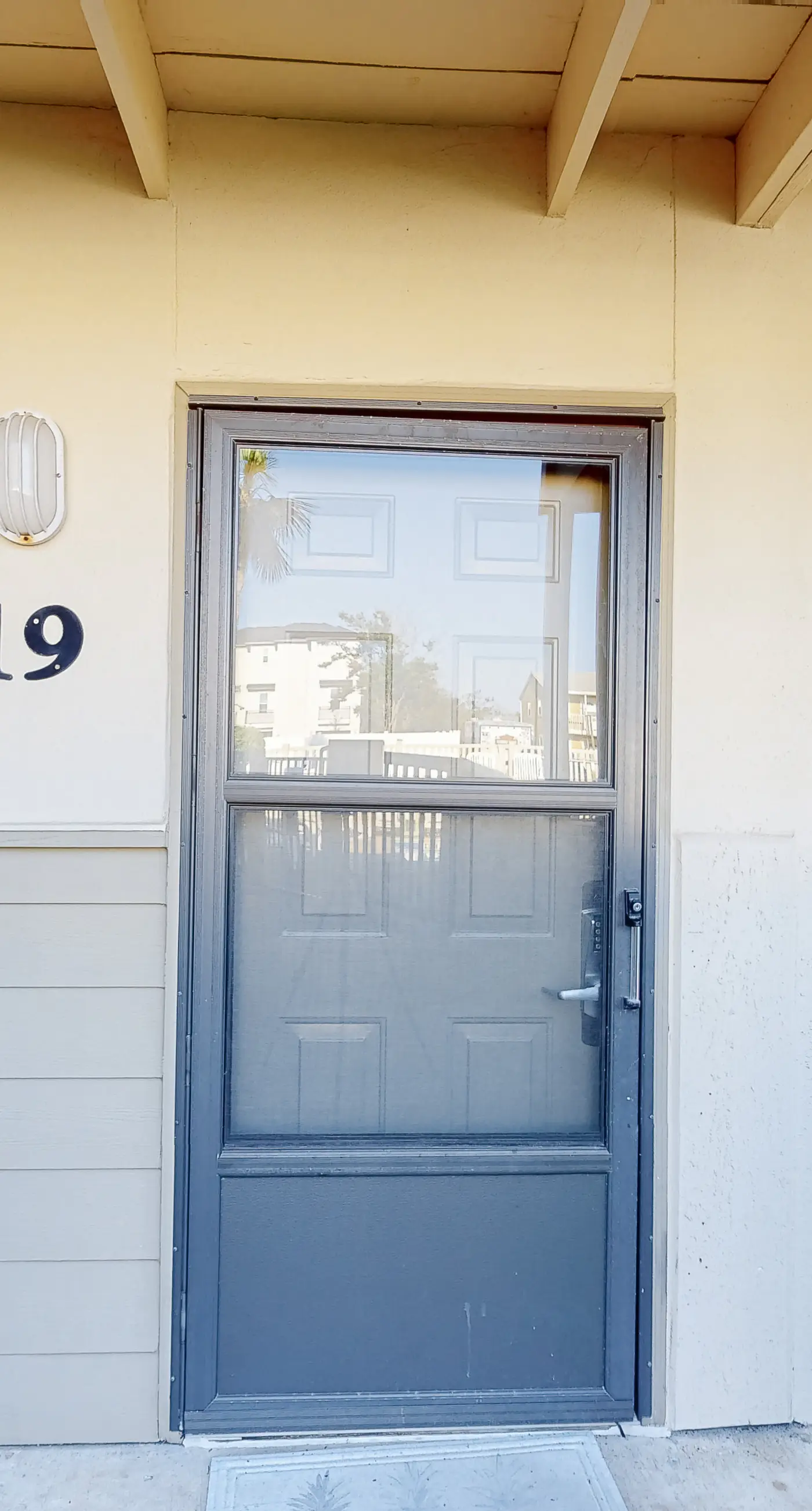 Ground-floor condo near beach with WiFi, central ac, patio, & onsite pool,tennis