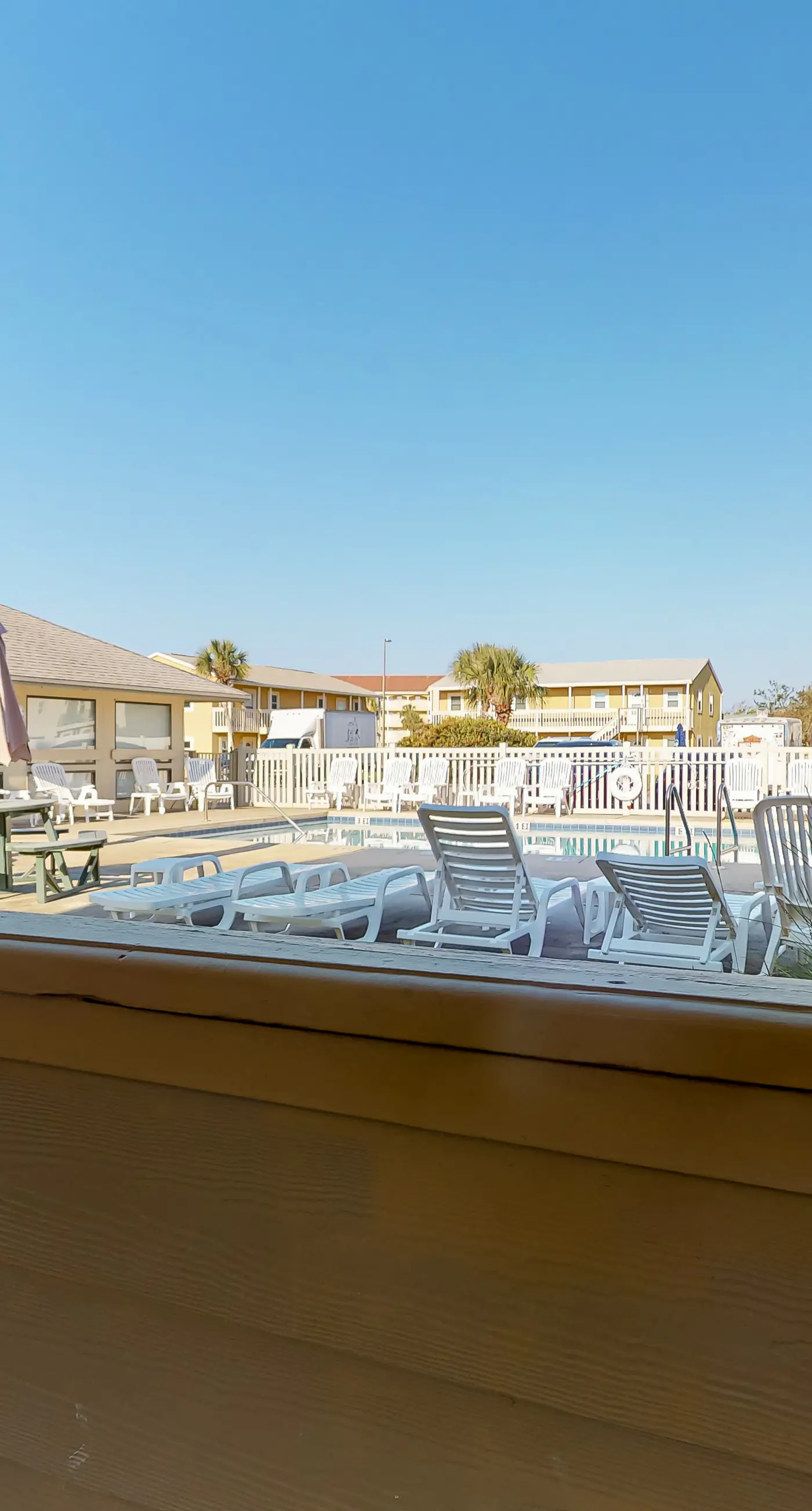 Ground-floor condo near beach with WiFi, central ac, patio, & onsite pool,tennis