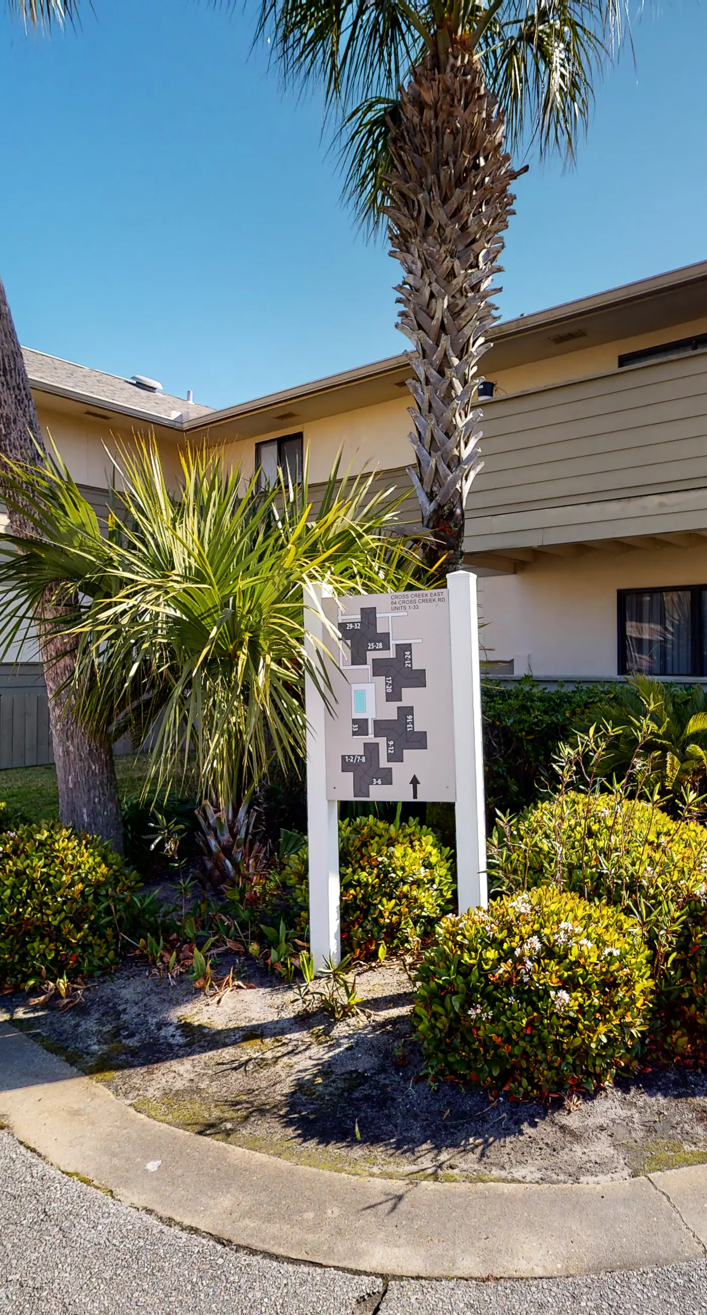 Ground-floor condo near beach with WiFi, central ac, patio, & onsite pool,tennis