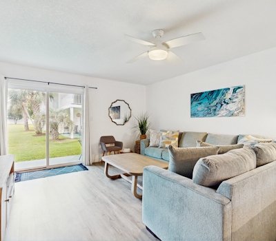 Charming Townhouse Near Beach with Pool, Patio & W/D