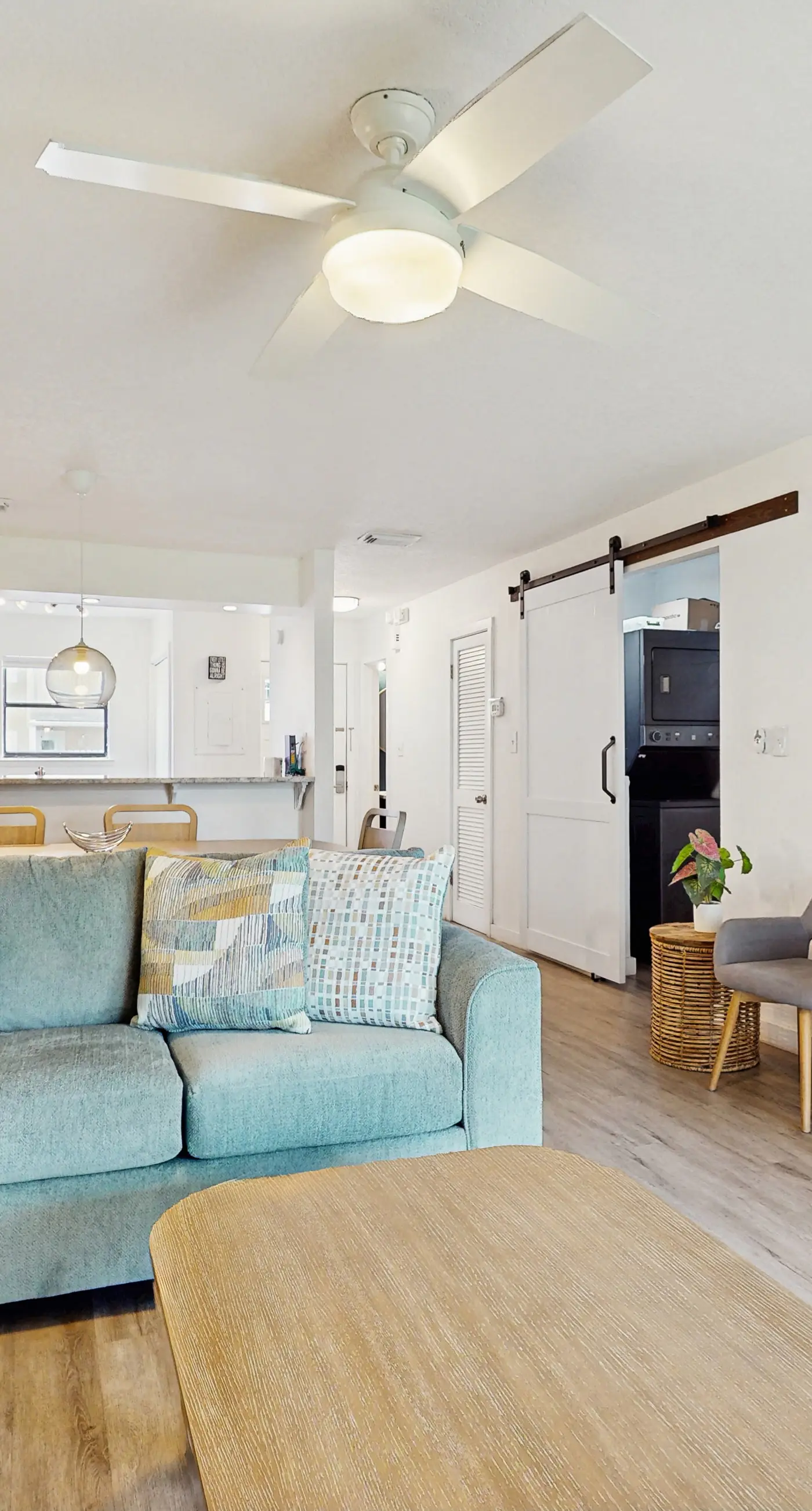 Charming Townhouse Near Beach with Pool, Patio & W/D