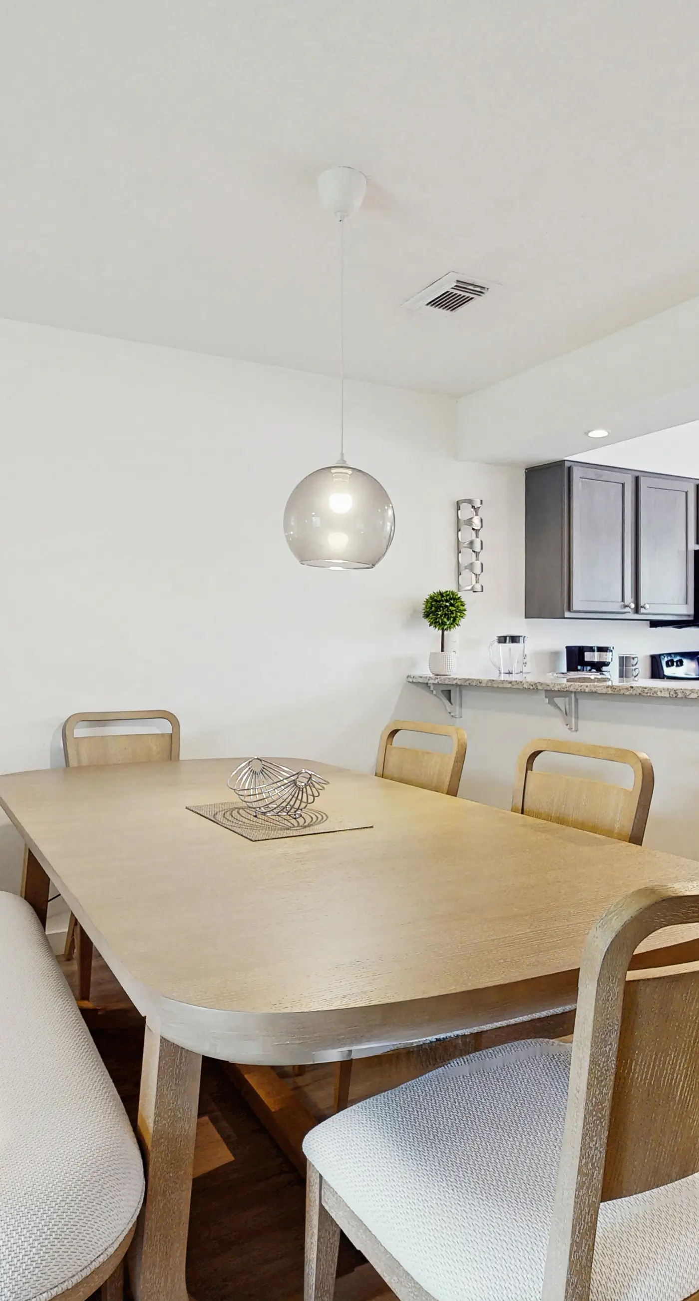 Charming Townhouse Near Beach with Pool, Patio & W/D