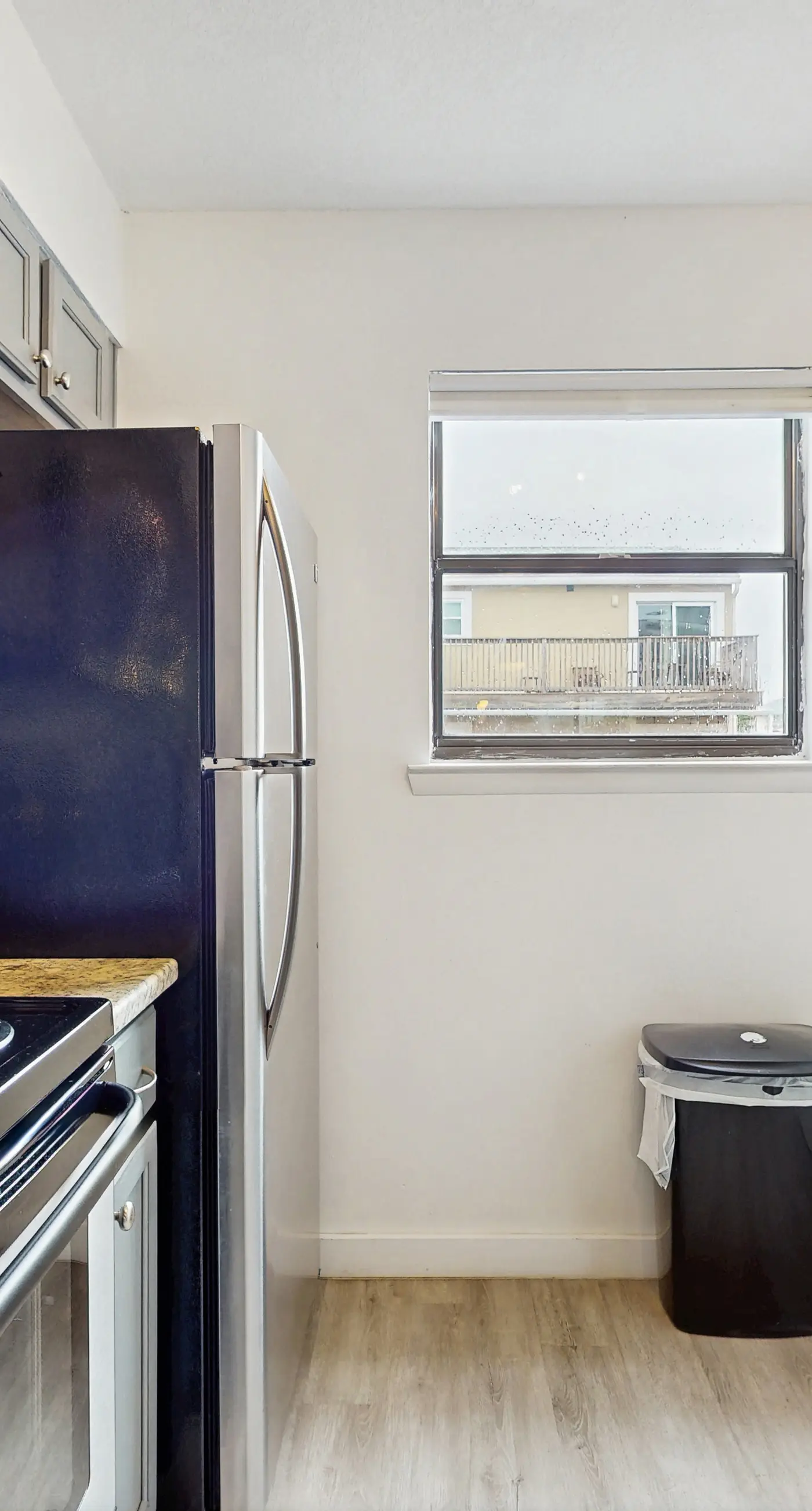 Charming Townhouse Near Beach with Pool, Patio & W/D