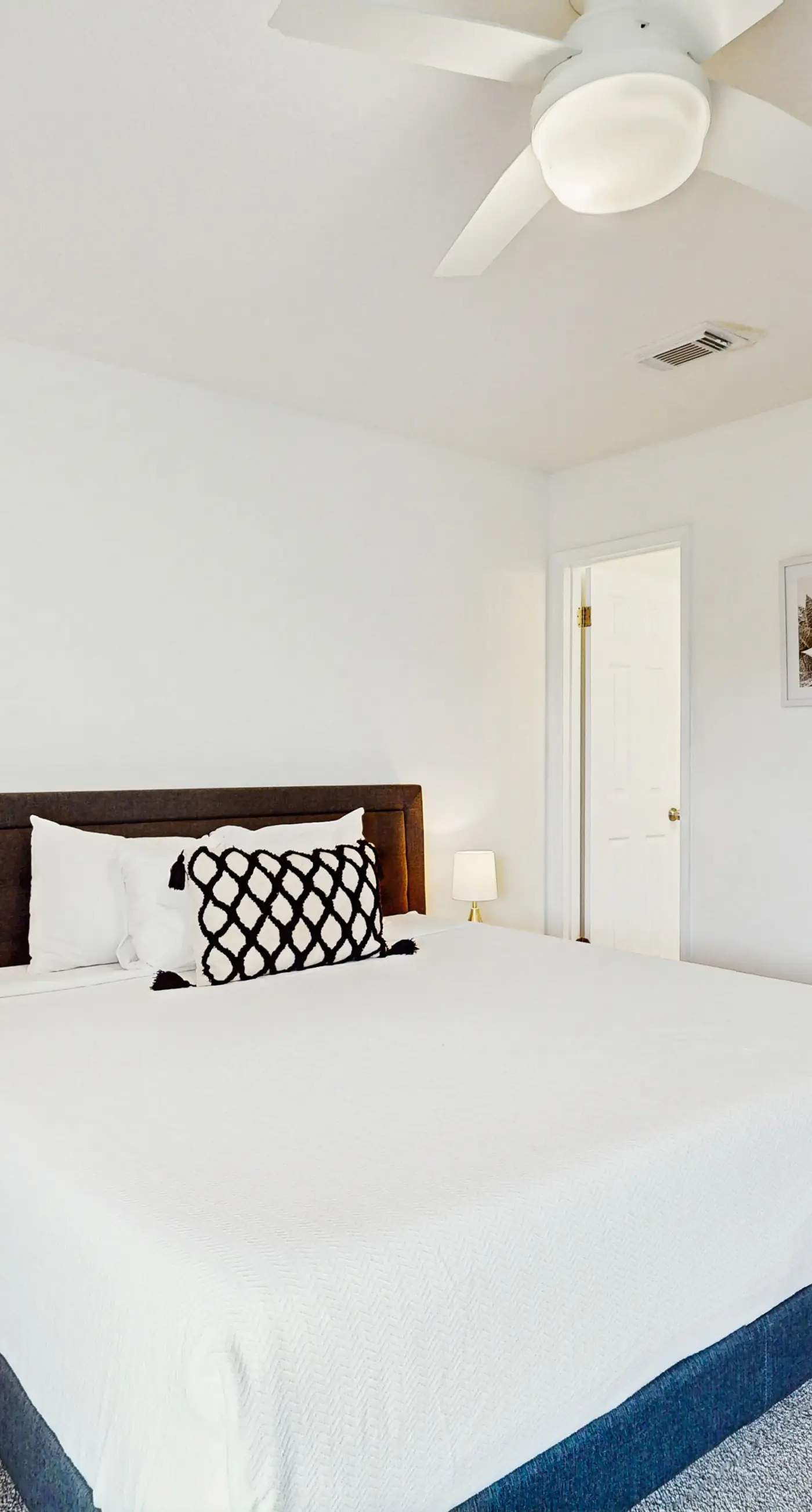 Charming Townhouse Near Beach with Pool, Patio & W/D