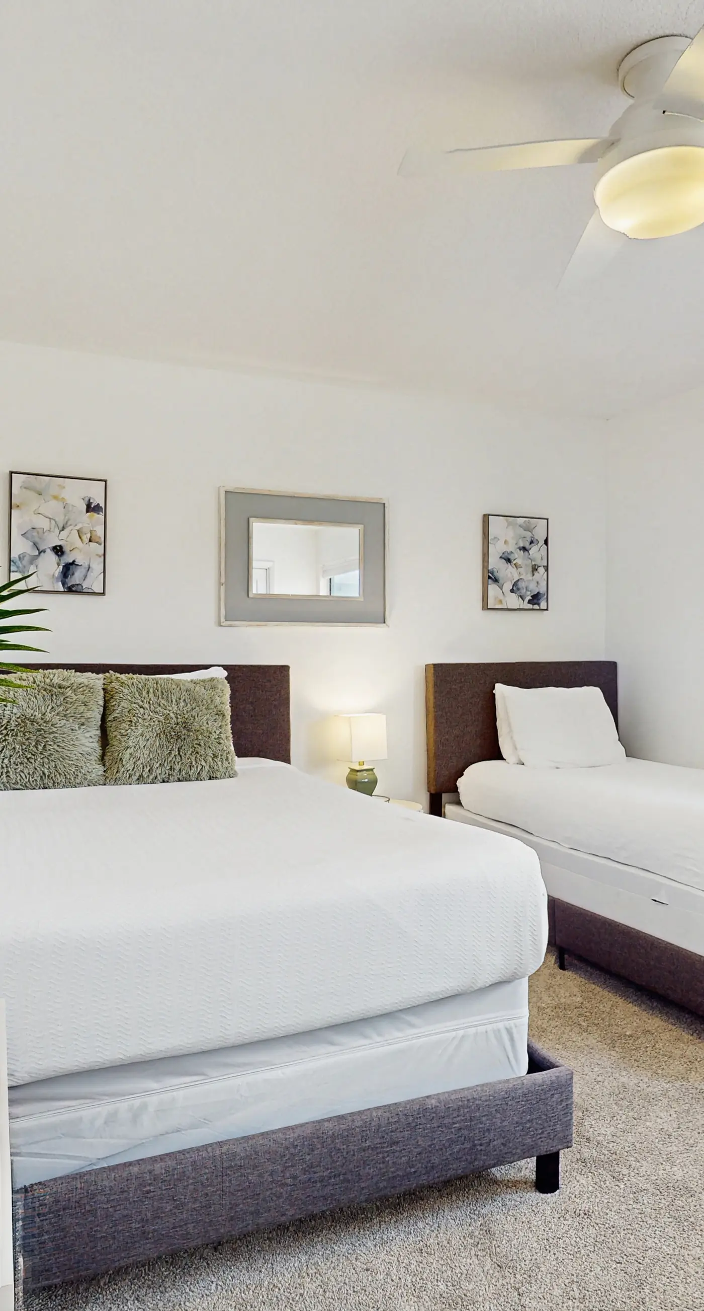 Charming Townhouse Near Beach with Pool, Patio & W/D