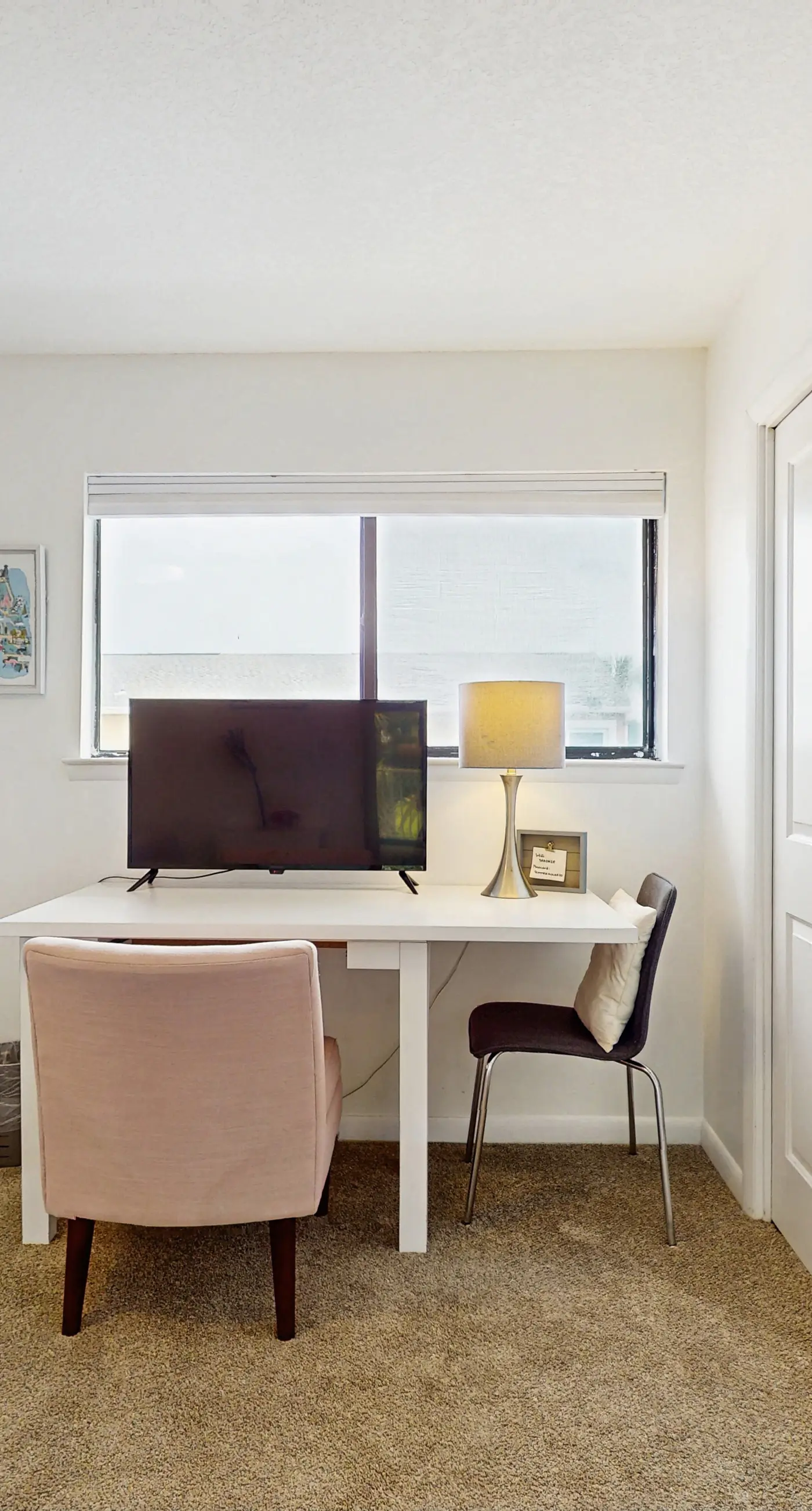 Charming Townhouse Near Beach with Pool, Patio & W/D