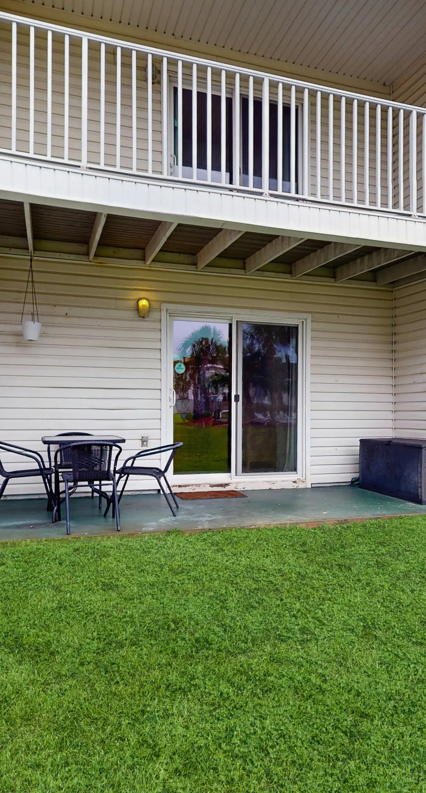 Charming Townhouse Near Beach with Pool, Patio & W/D