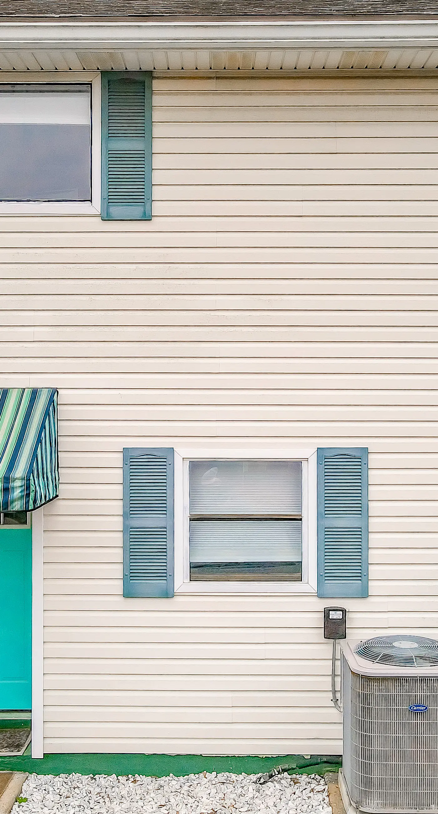 Charming Townhouse Near Beach with Pool, Patio & W/D