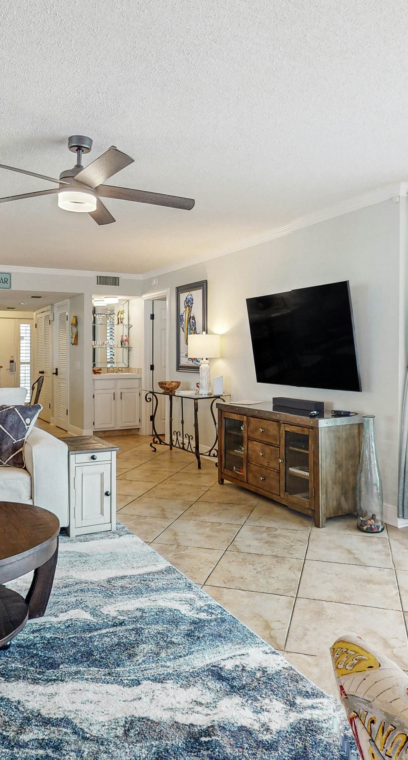 Gulf-front condo w/ pool, hot tub & included beach service
