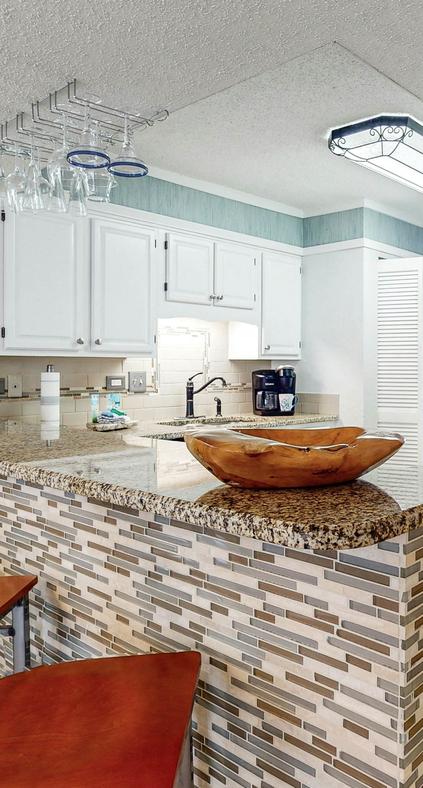 Gulf-front condo w/ pool, hot tub & included beach service