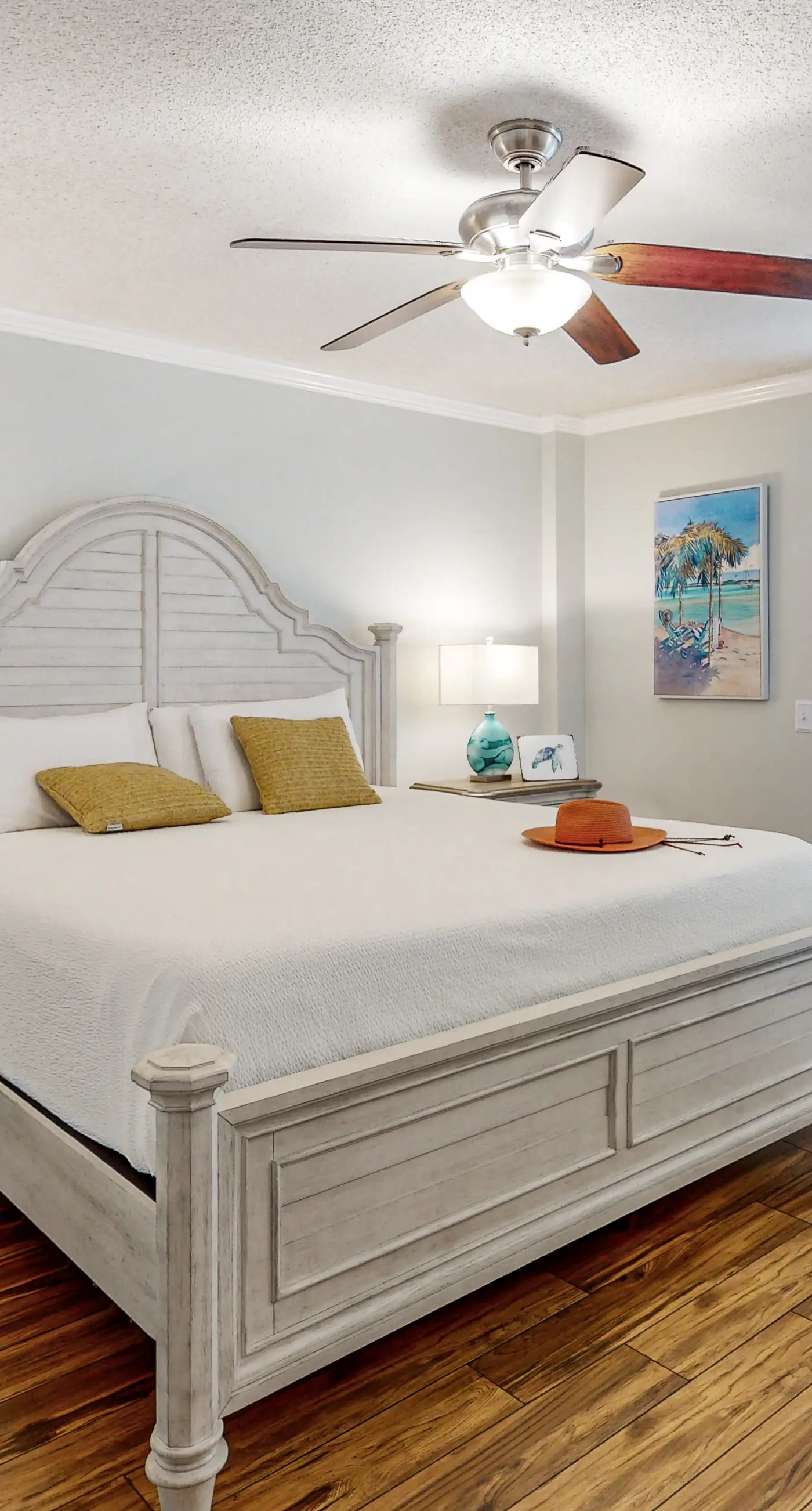 Gulf-front condo w/ pool, hot tub & included beach service