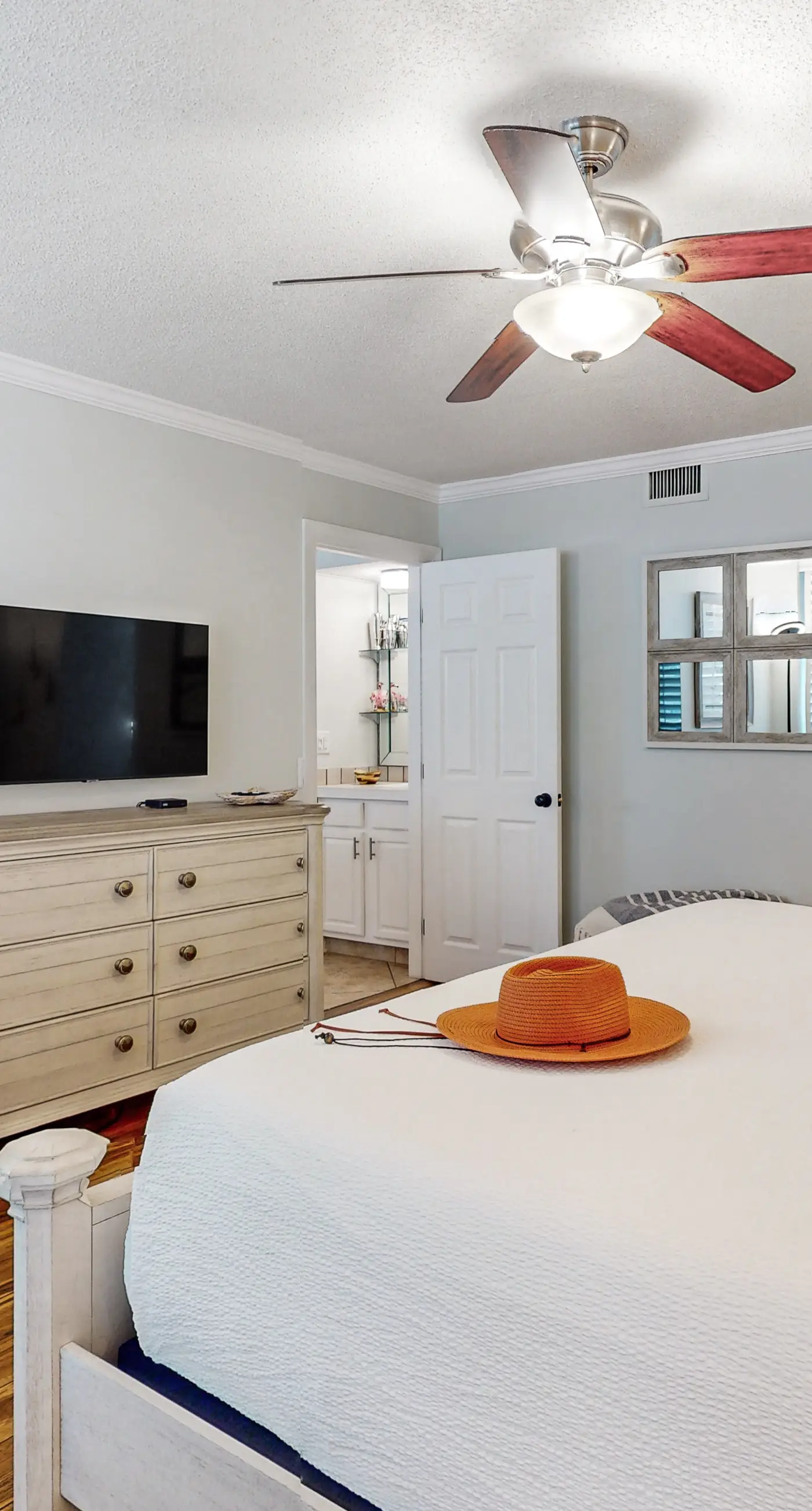 Gulf-front condo w/ pool, hot tub & included beach service