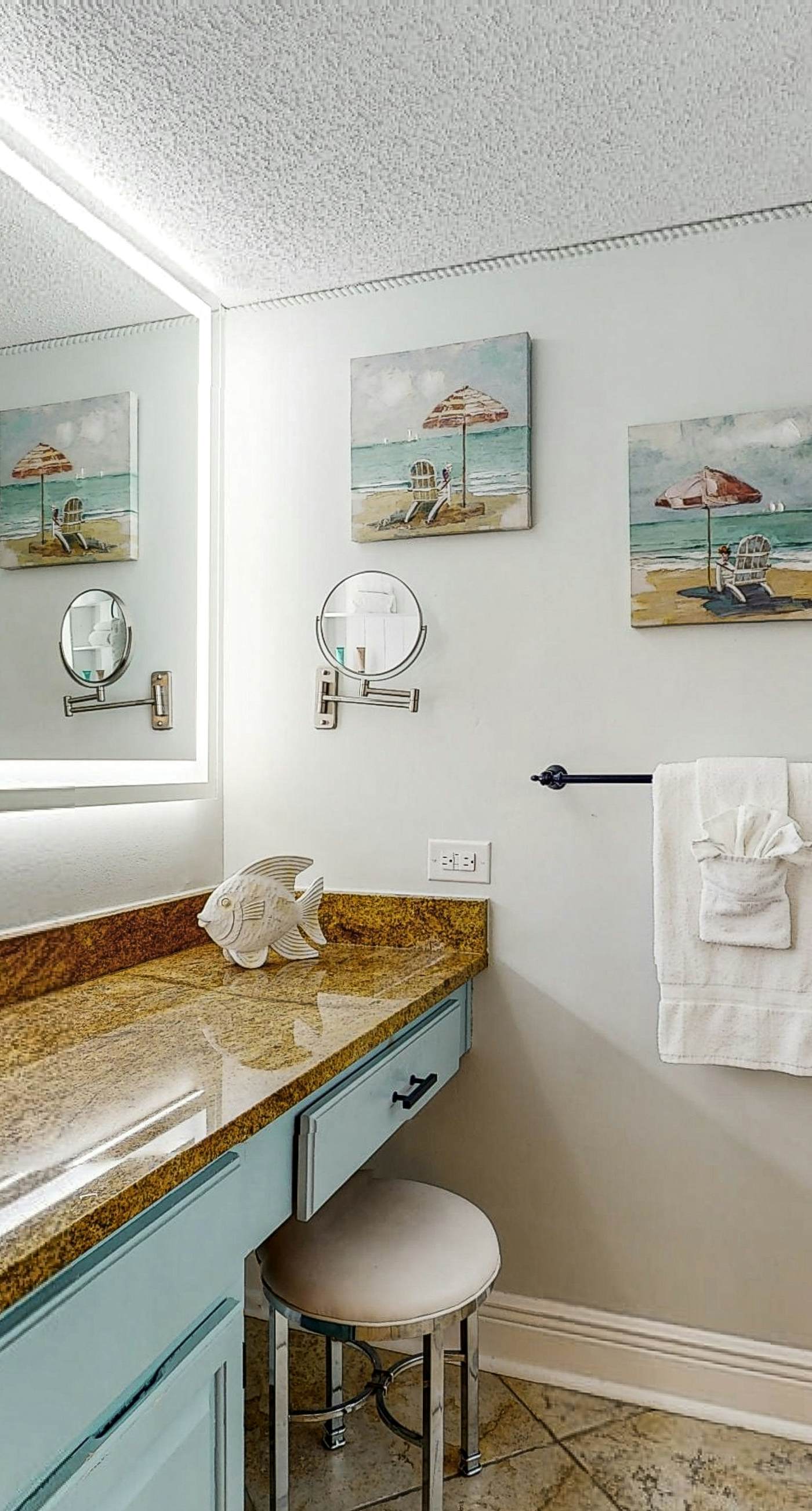 Gulf-front condo w/ pool, hot tub & included beach service