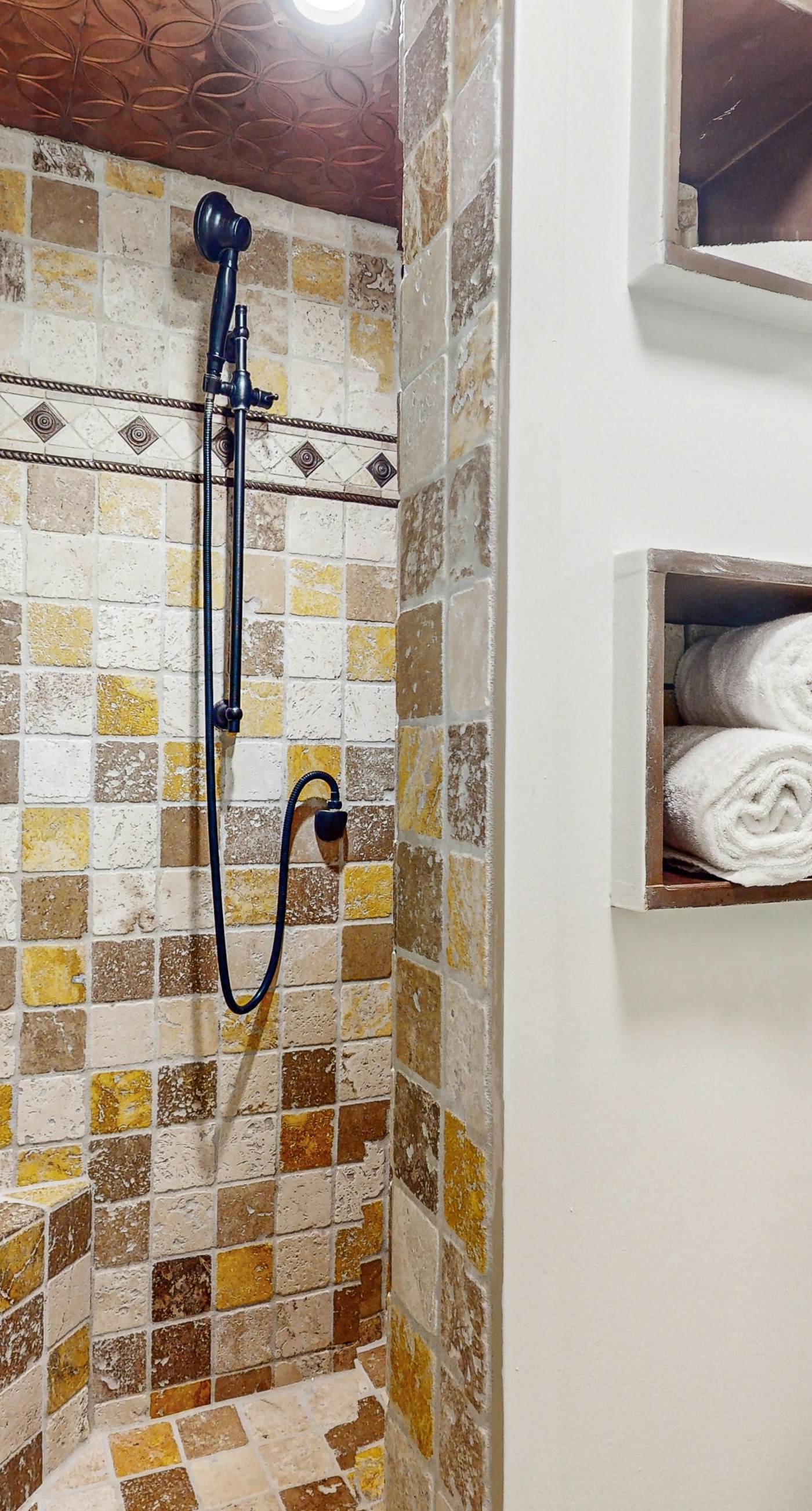 Gulf-front condo w/ pool, hot tub & included beach service