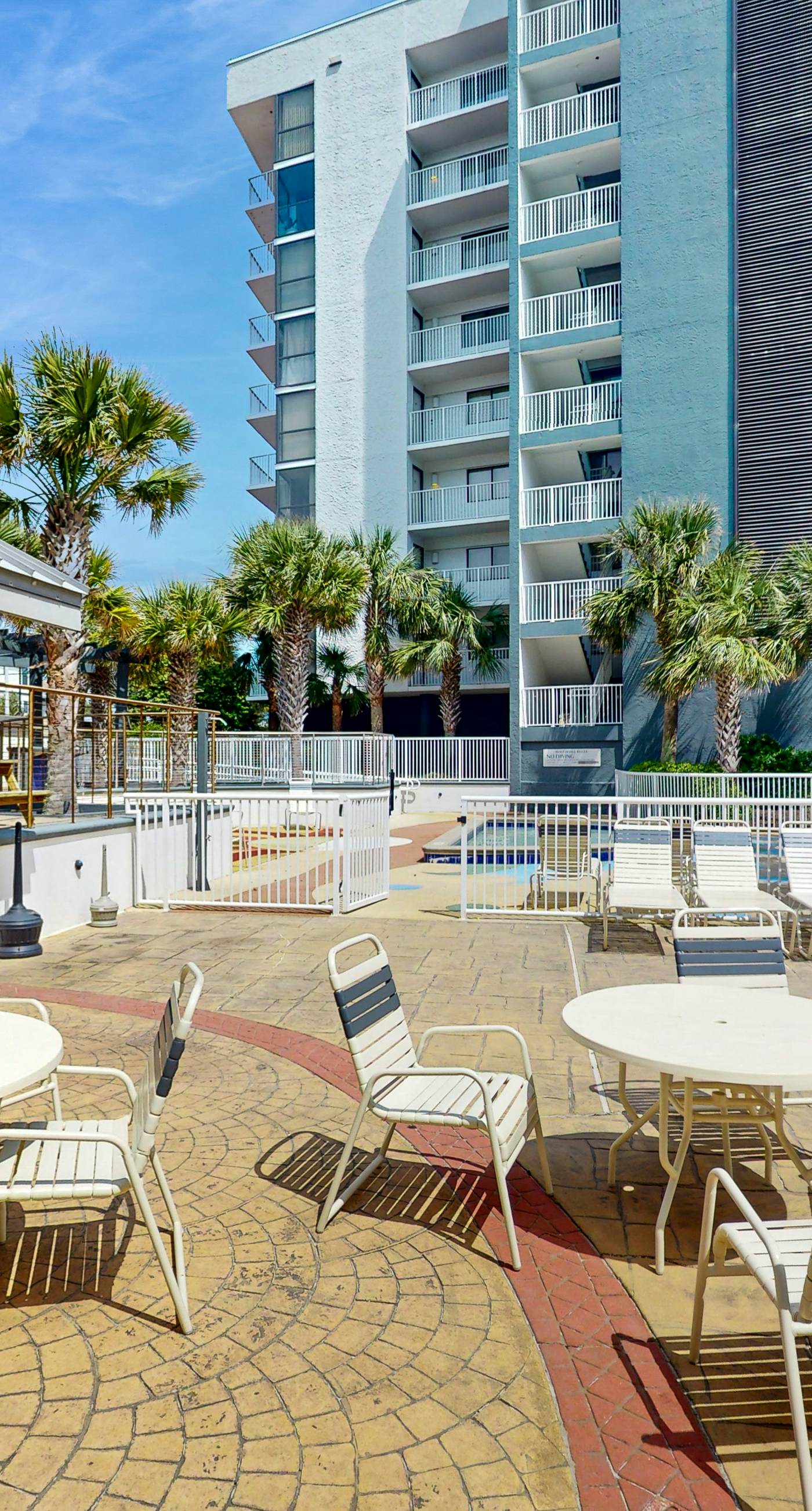 Gulf-front condo w/ pool, hot tub & included beach service
