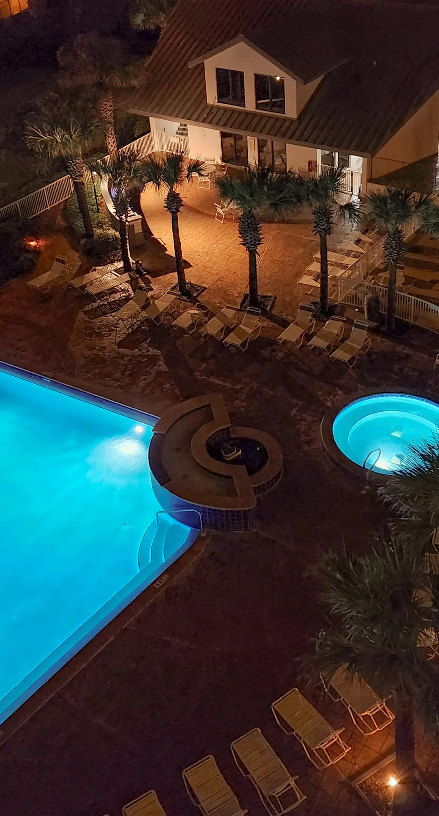 Gulf-front condo w/ pool, hot tub & included beach service