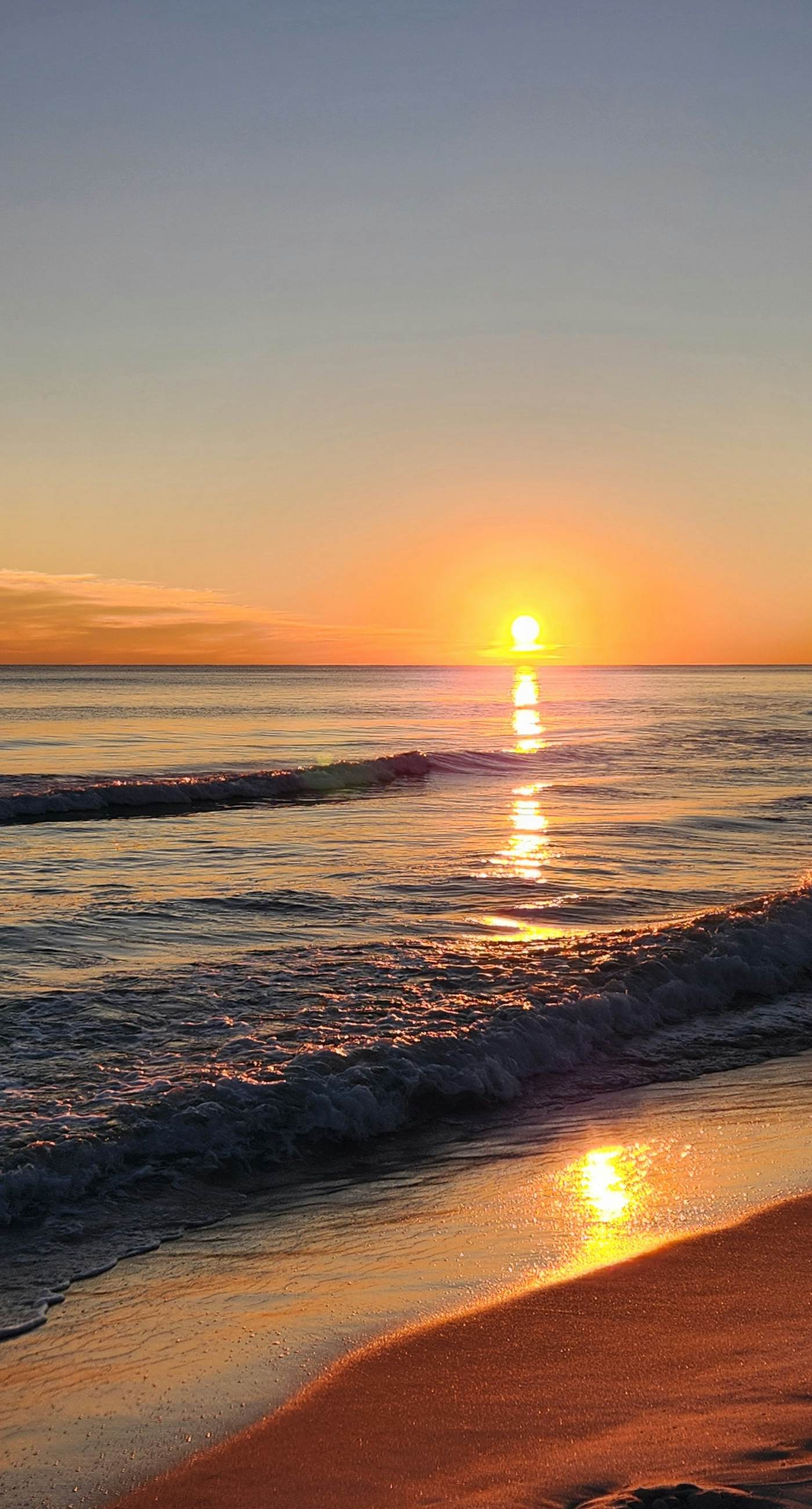 Gulf-front condo w/ pool, hot tub & included beach service