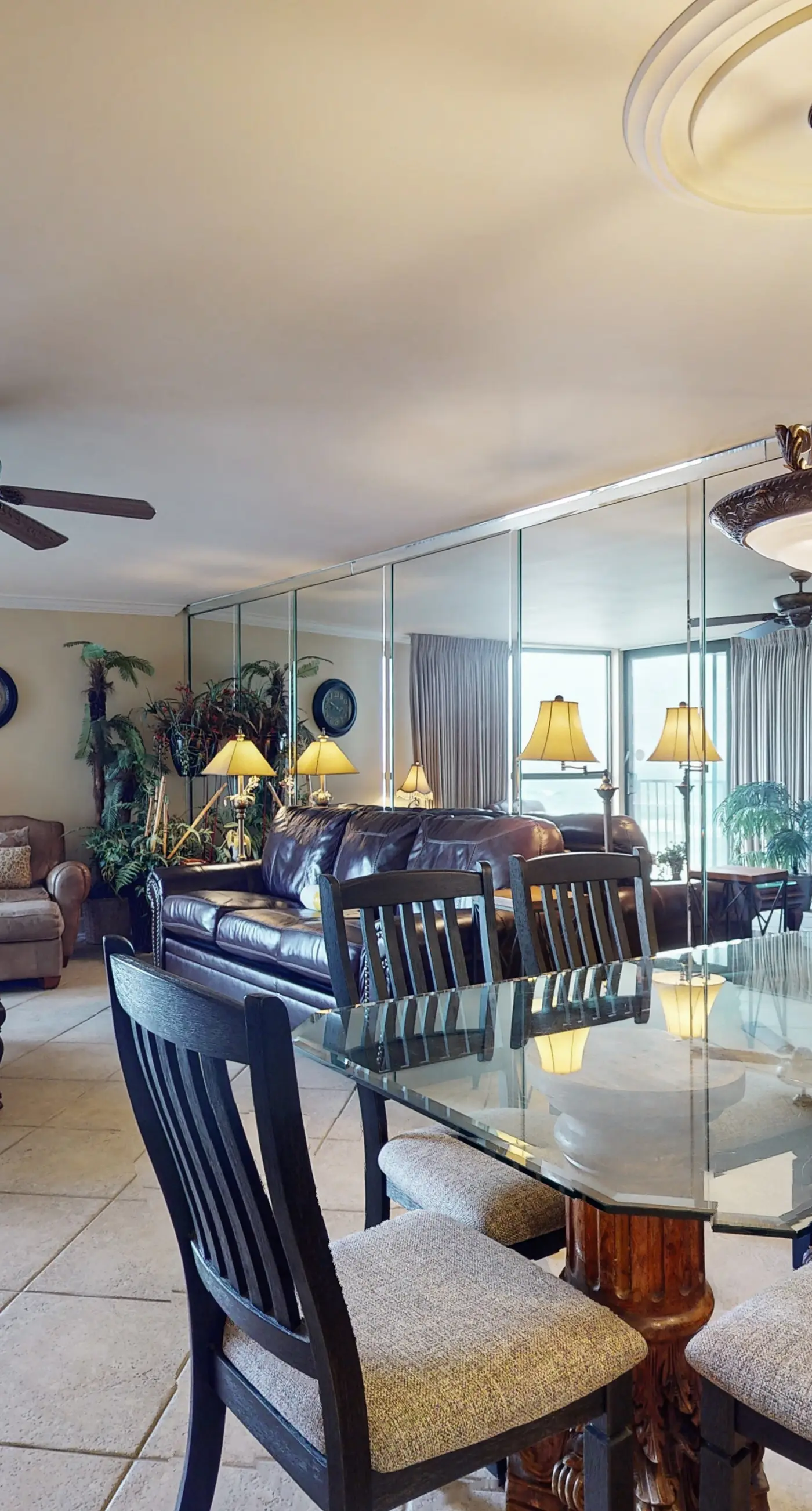 3rd Floor Coastal, bright Condo, Beach service included, Steps to restaurants